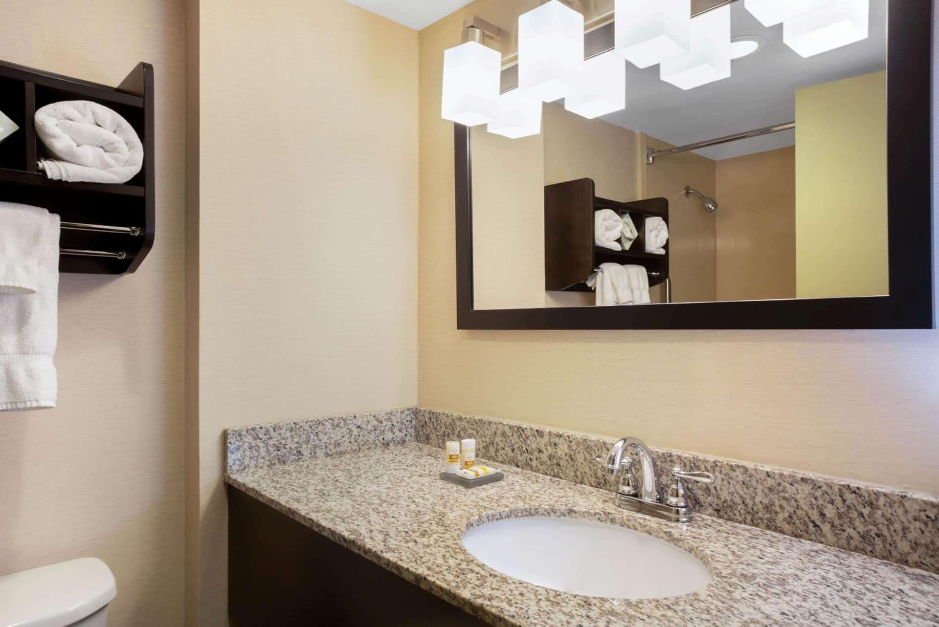 La Quinta by Wyndham Springfield gallery photo in Springfield, MA — image 34