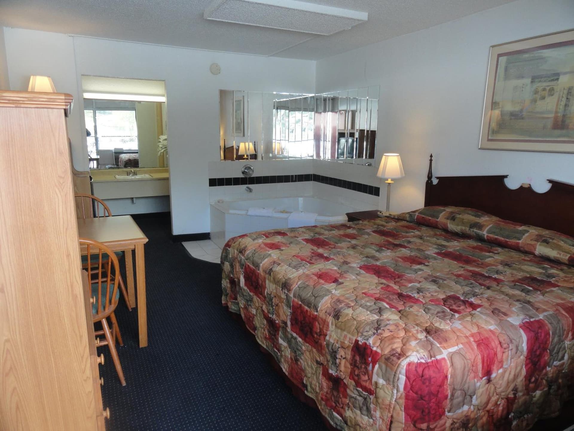 Grand Rapids Inn interior in Grand Rapids, MI — gallery photo 2