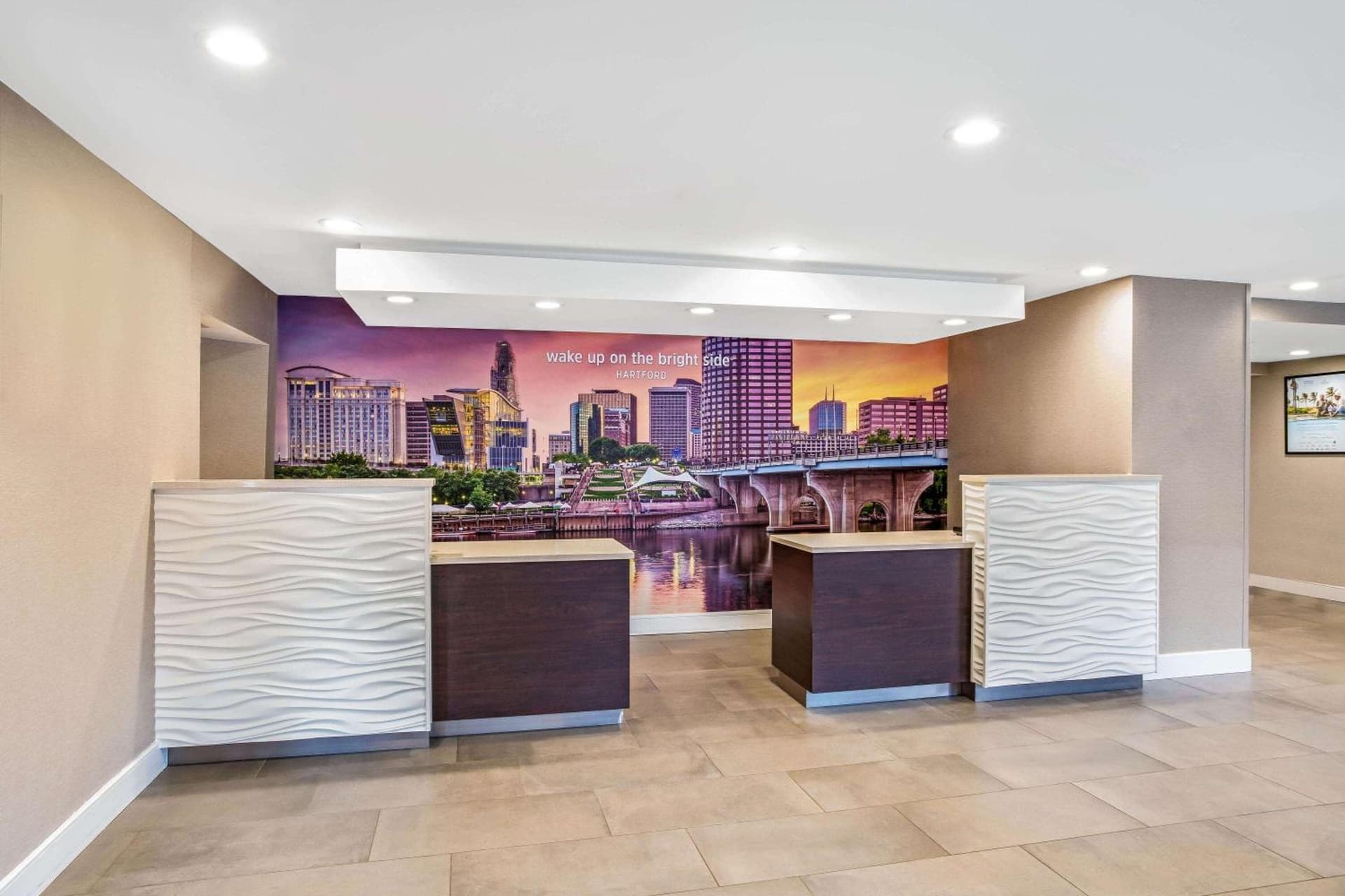 La Quinta by Wyndham Hartford Bradley Airport gallery photo in Windsor Locks — image 25