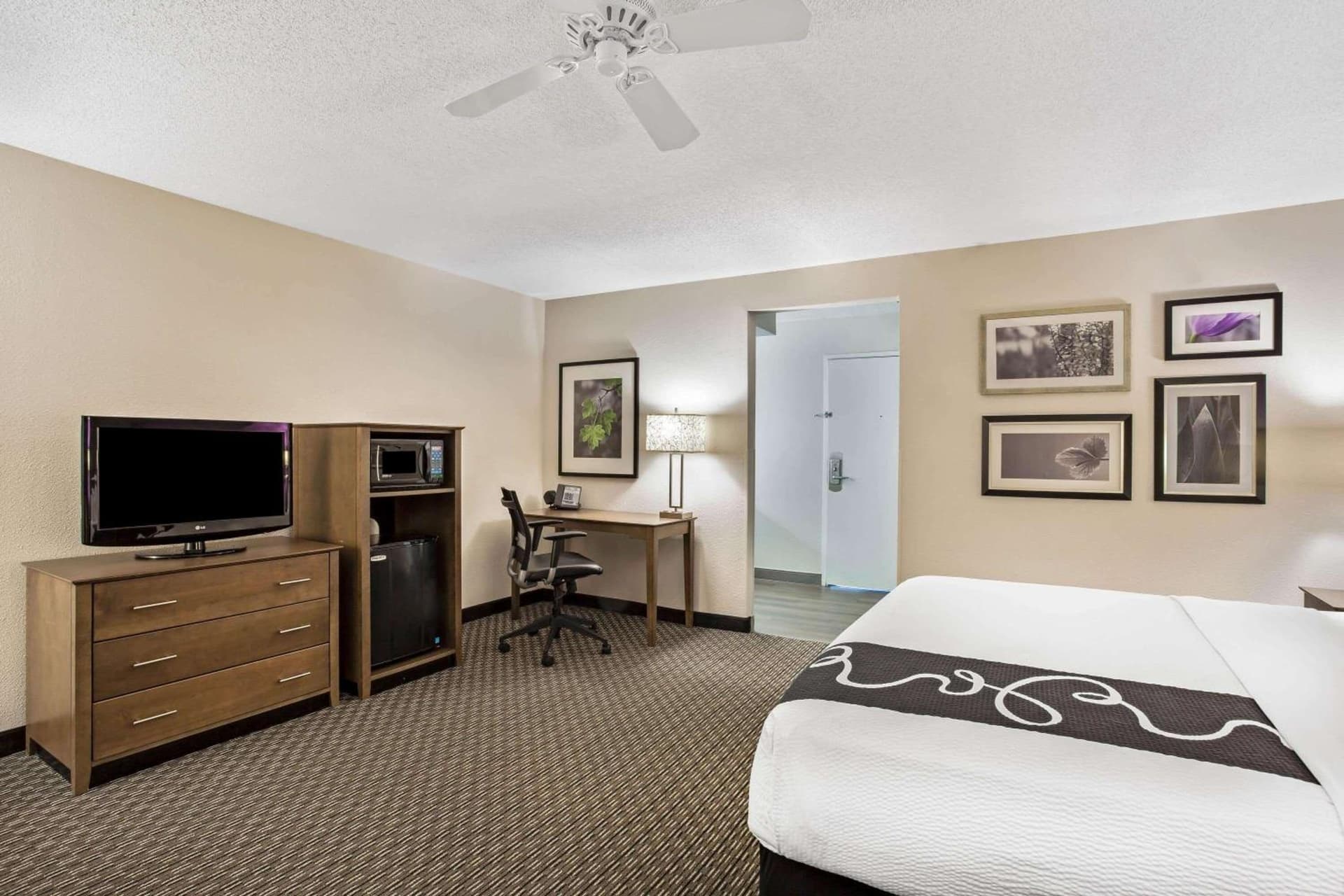 La Quinta by Wyndham Hartford Bradley Airport gallery photo in Windsor Locks — image 4