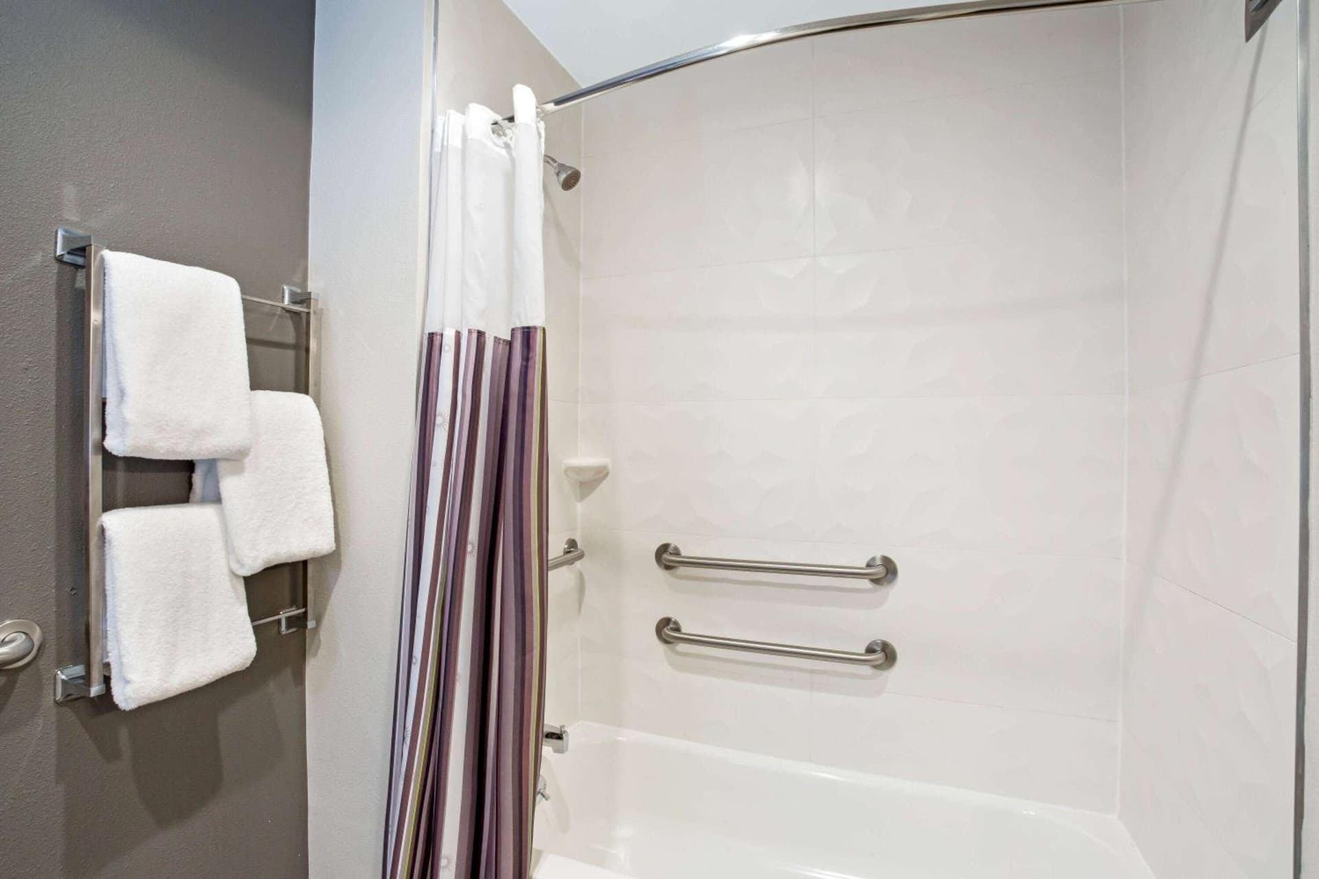 La Quinta by Wyndham Hartford Bradley Airport gallery photo in Windsor Locks — image 5