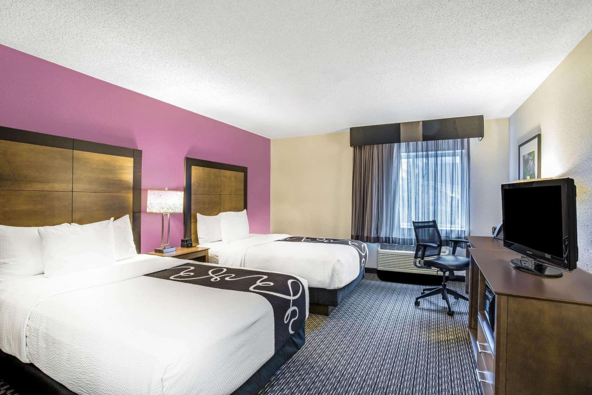 La Quinta by Wyndham Hartford Bradley Airport interior in Windsor Locks — gallery photo 2