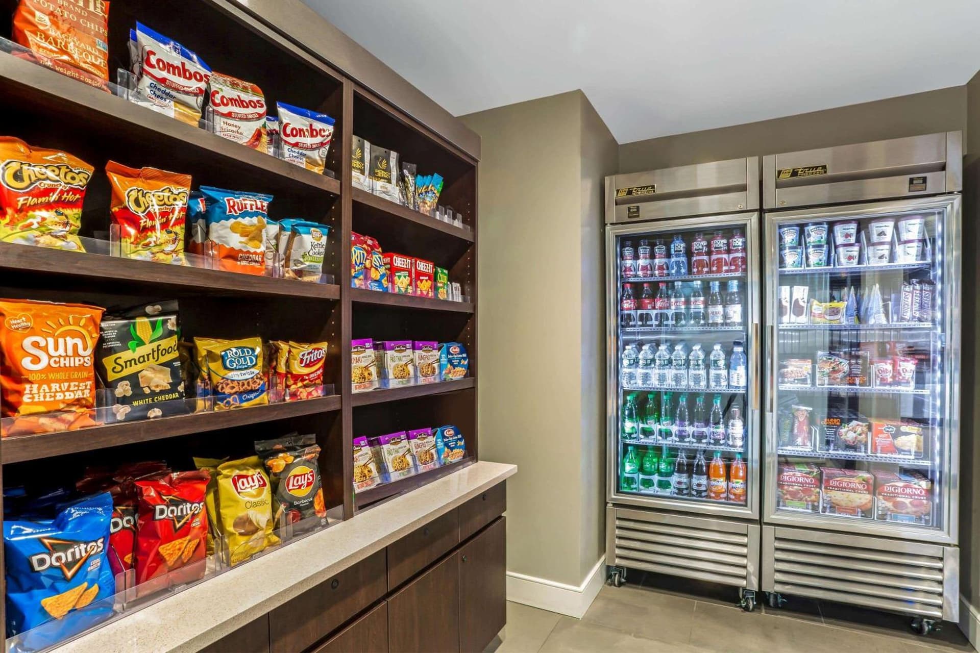 La Quinta by Wyndham Hartford Bradley Airport gallery photo in Windsor Locks — image 33