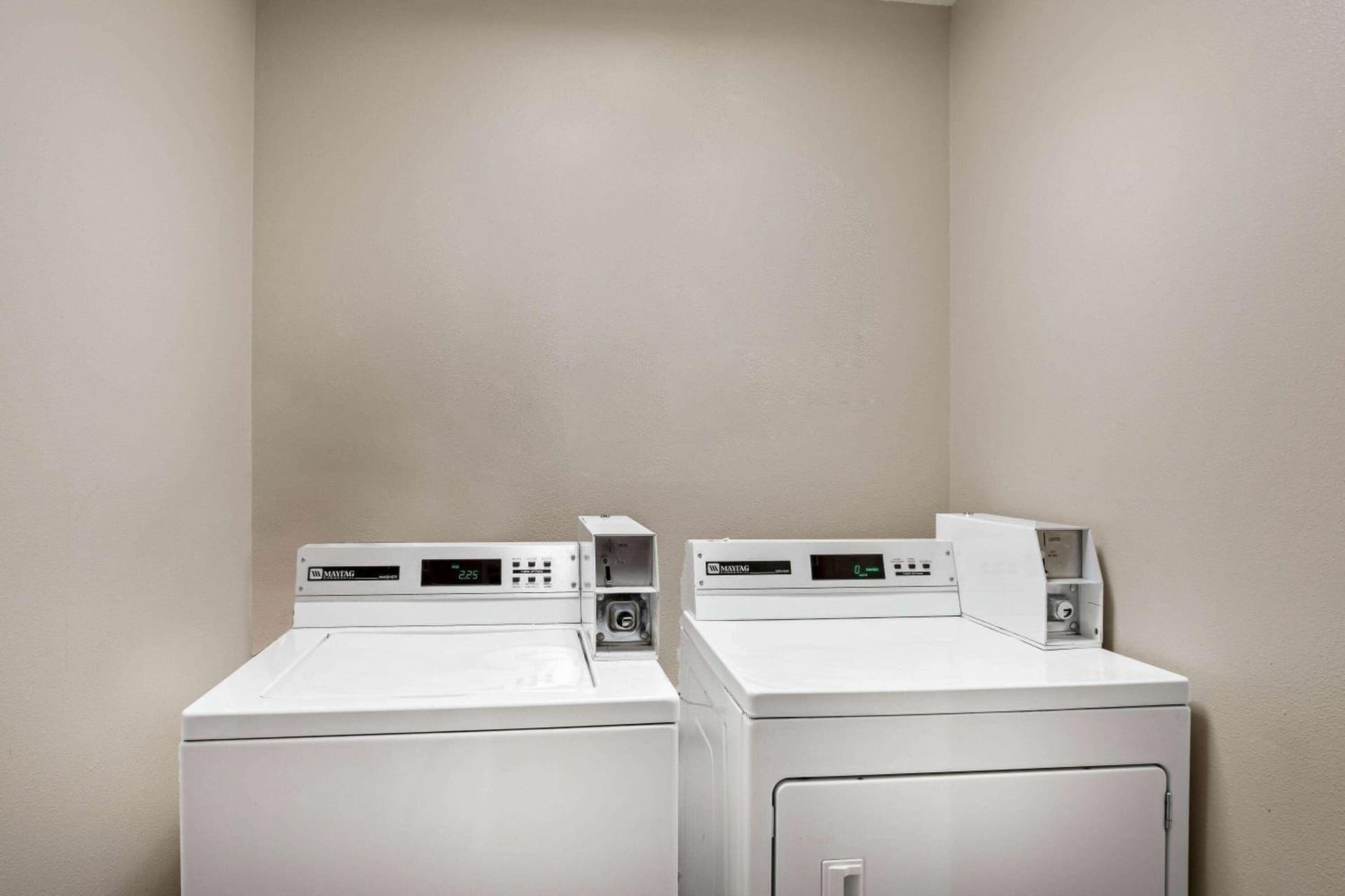 La Quinta by Wyndham Hartford Bradley Airport gallery photo in Windsor Locks — image 17