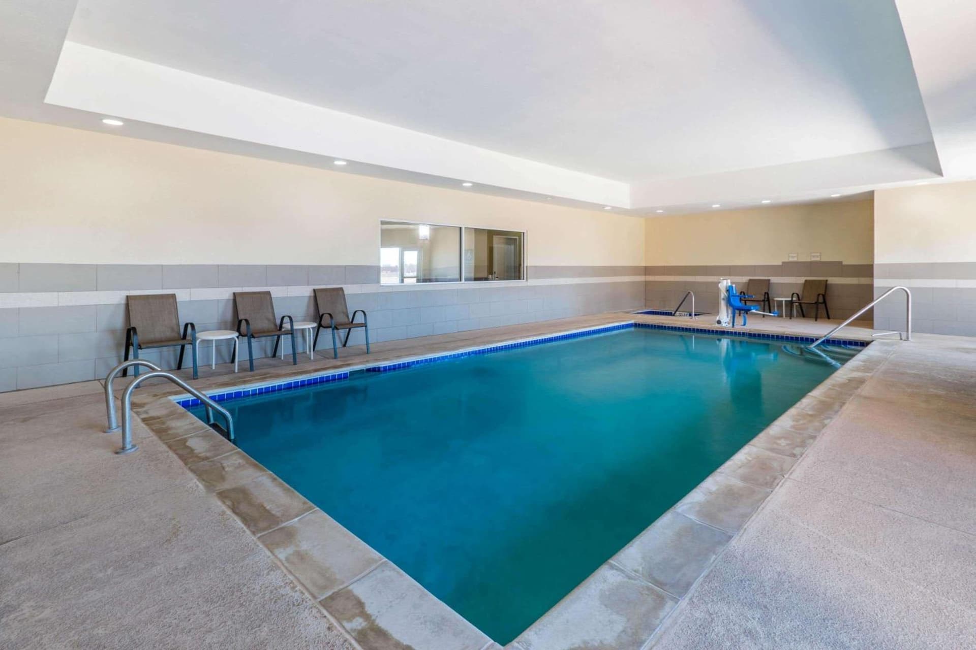 La Quinta by Wyndham Artesia interior in Artesia, NM — gallery photo 2