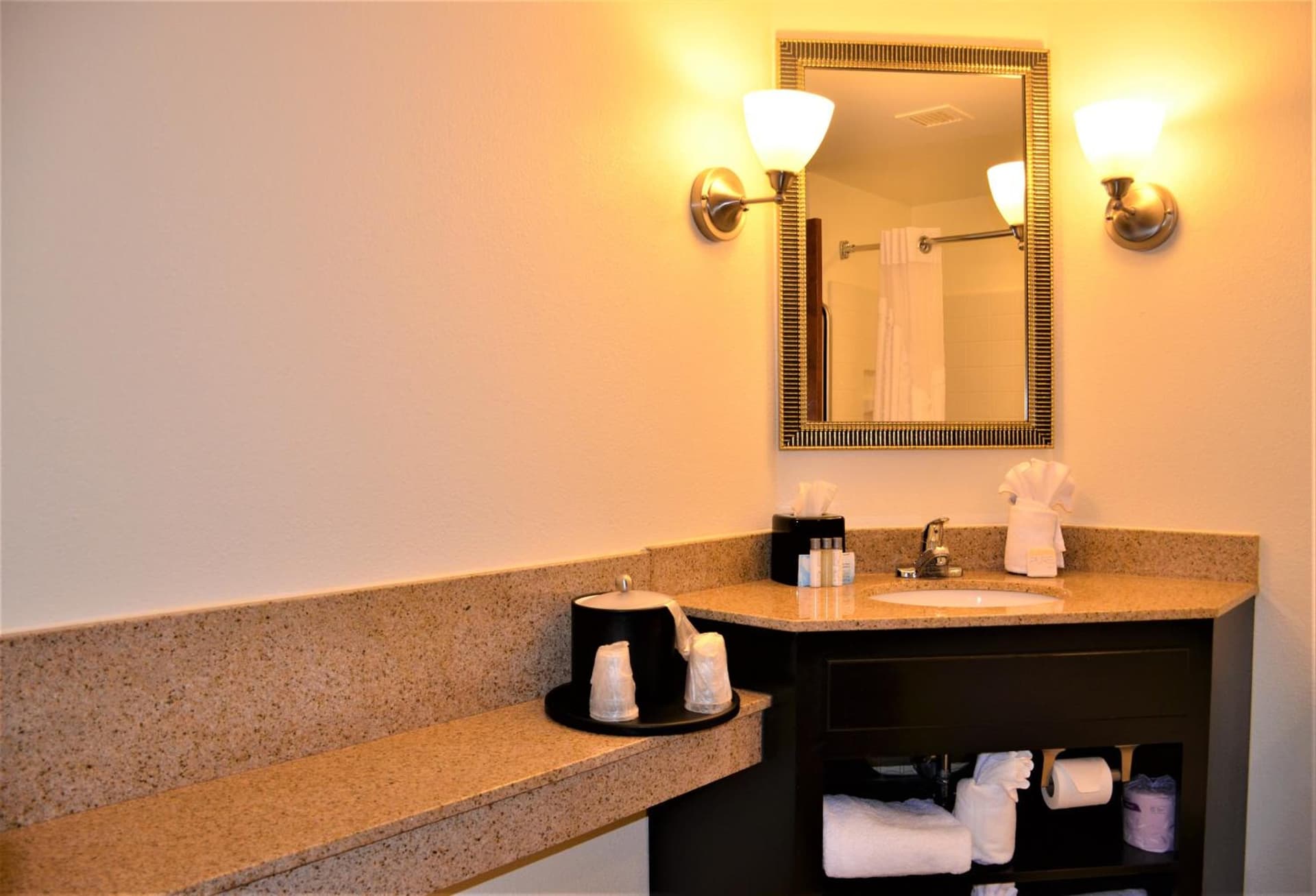 Burrstone Inn, an Ascend Collection Hotel gallery photo in Utica, NY — image 58