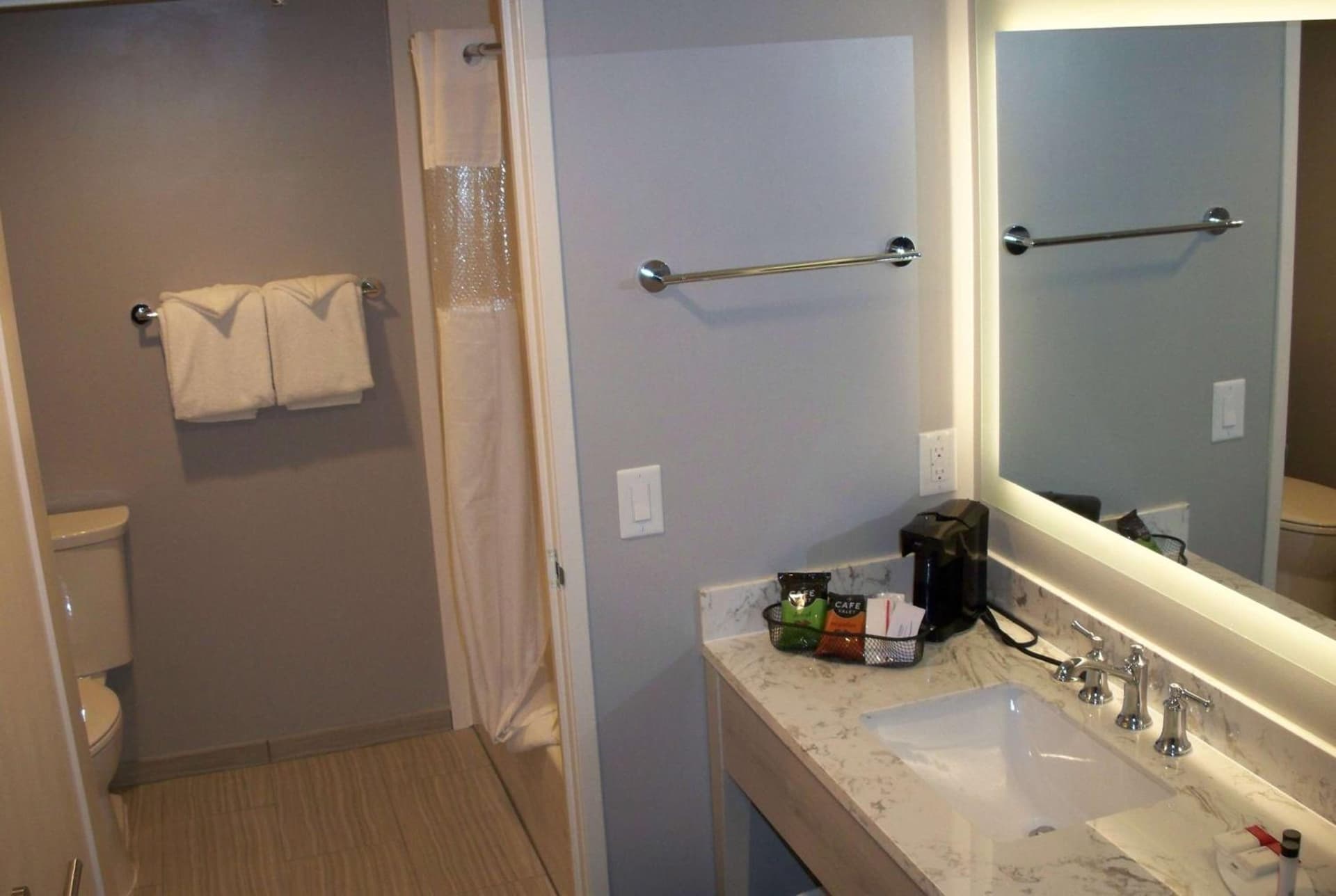 Ramada by Wyndham Burbank Airport gallery photo in Burbank, CA — image 19