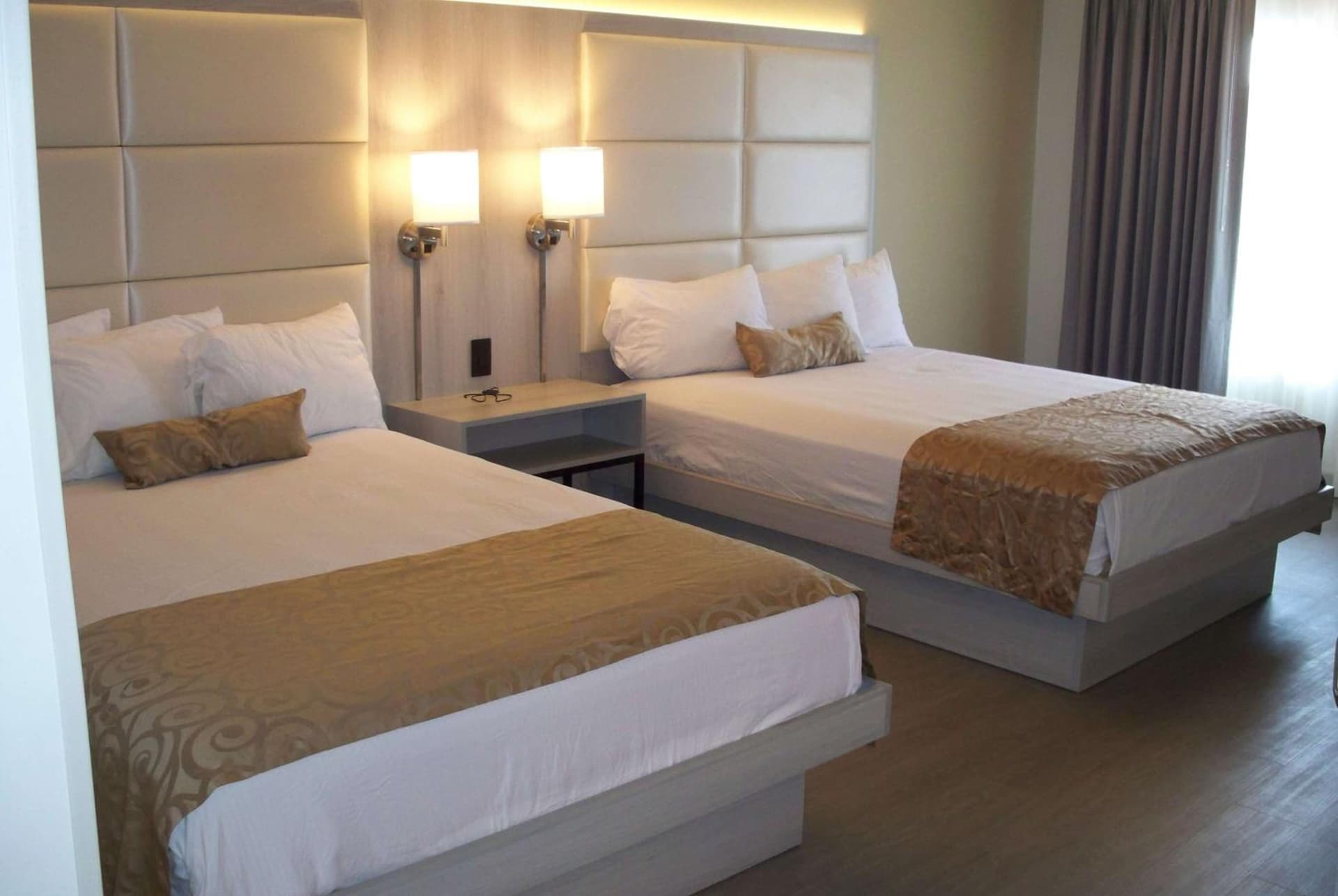 Ramada by Wyndham Burbank Airport gallery photo in Burbank, CA — image 4