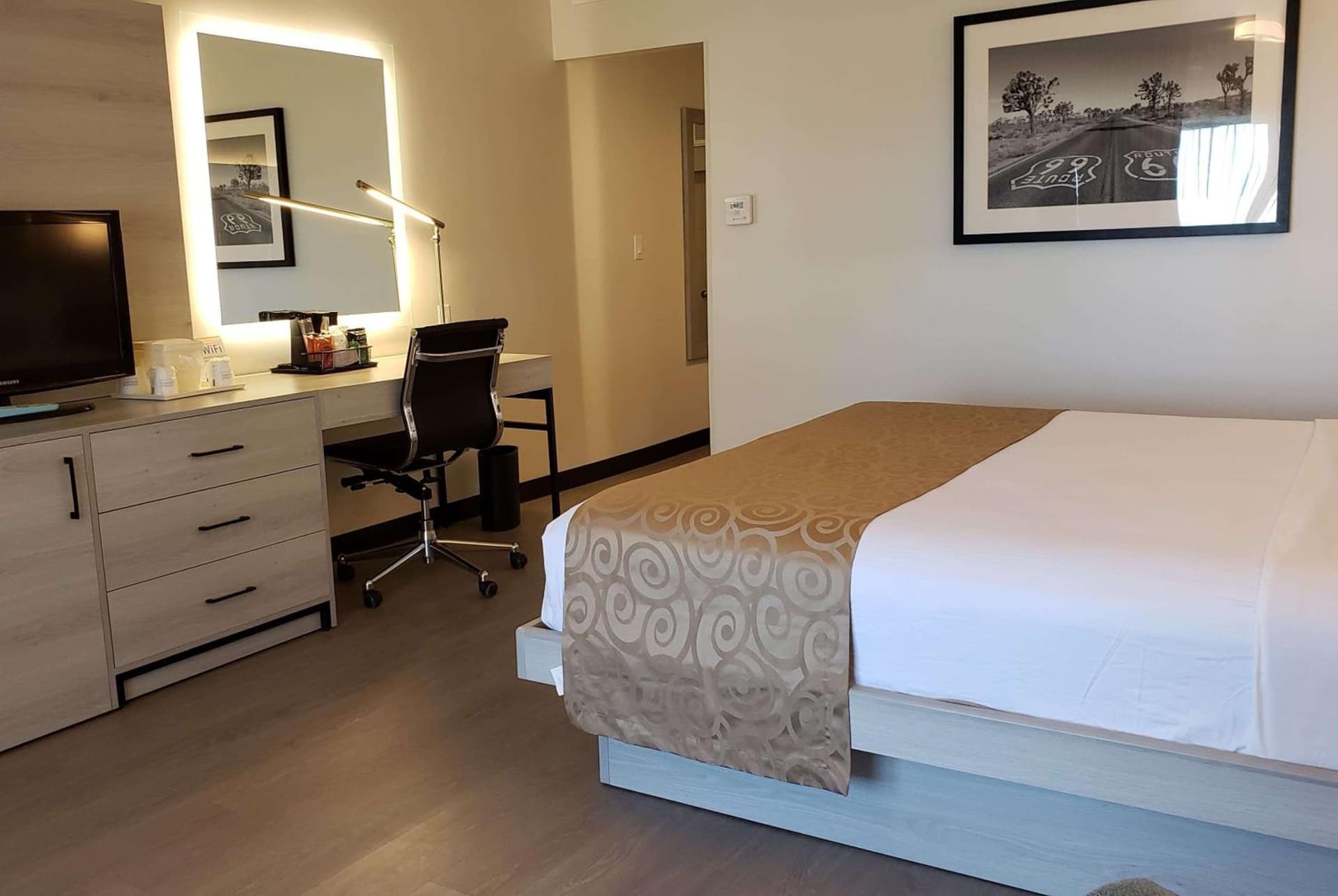 Ramada by Wyndham Burbank Airport gallery photo in Burbank, CA — image 35