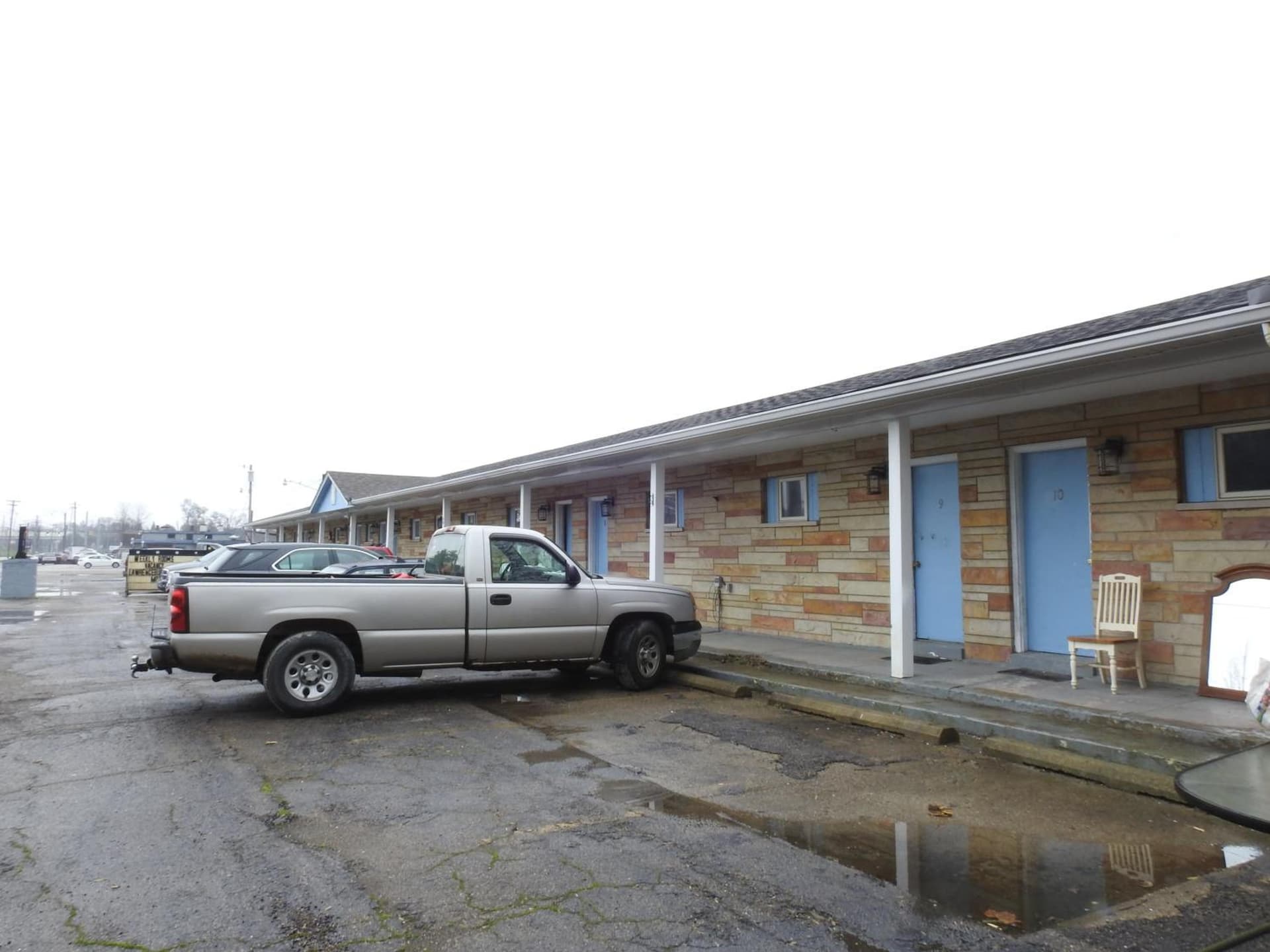 LAWRENCEBURG MOTEL featured exterior or lobby in Greendale, IN — similar hotel