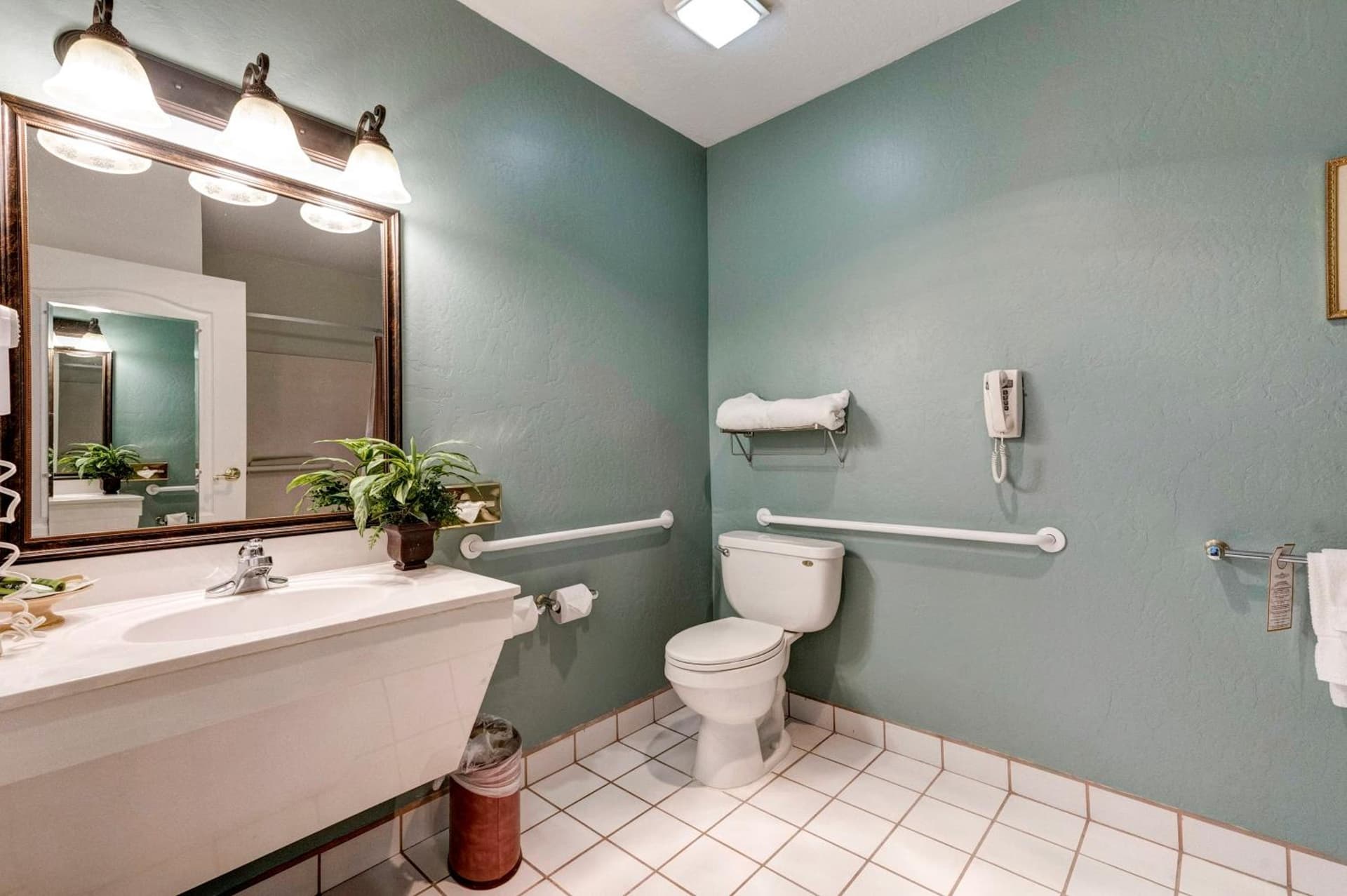 Forest Villas Hotel gallery photo in Prescott, AZ — image 185