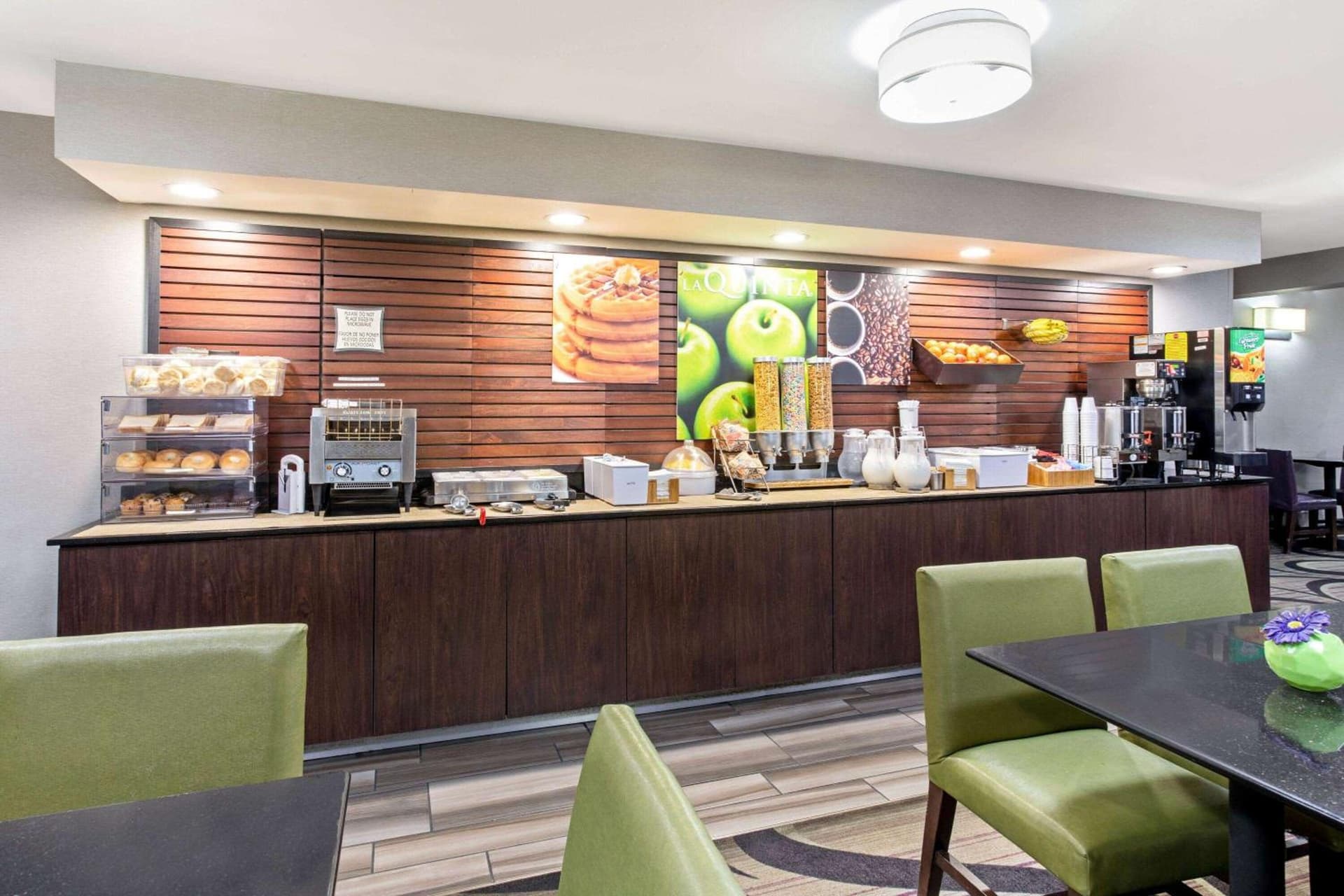 La Quinta Inn by Wyndham Tucson East gallery photo in Tucson, AZ — image 9