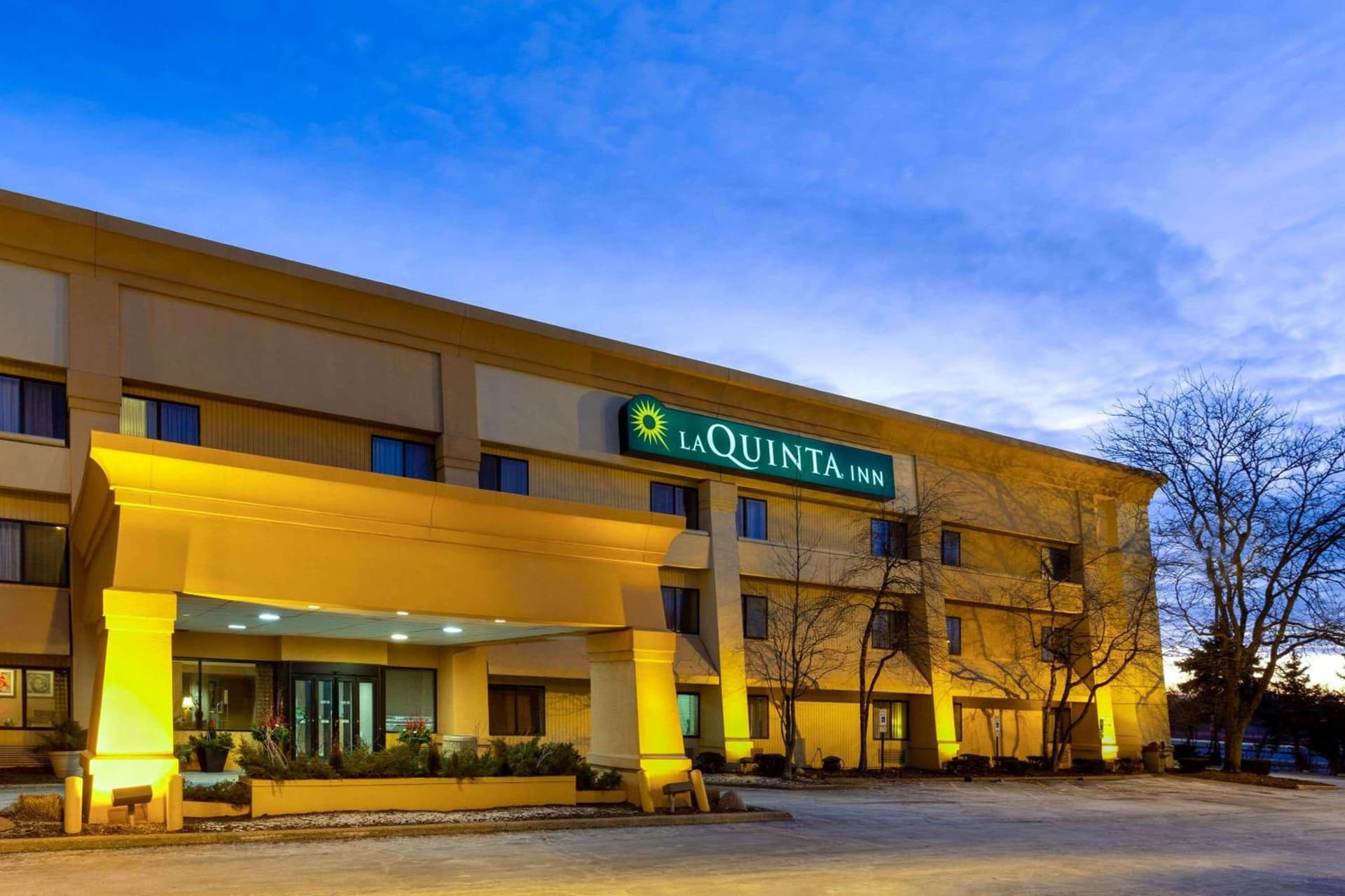 La Quinta Inn by Wyndham Chicago Willowbrook featured exterior or lobby in Willowbrook, IL — similar hotel