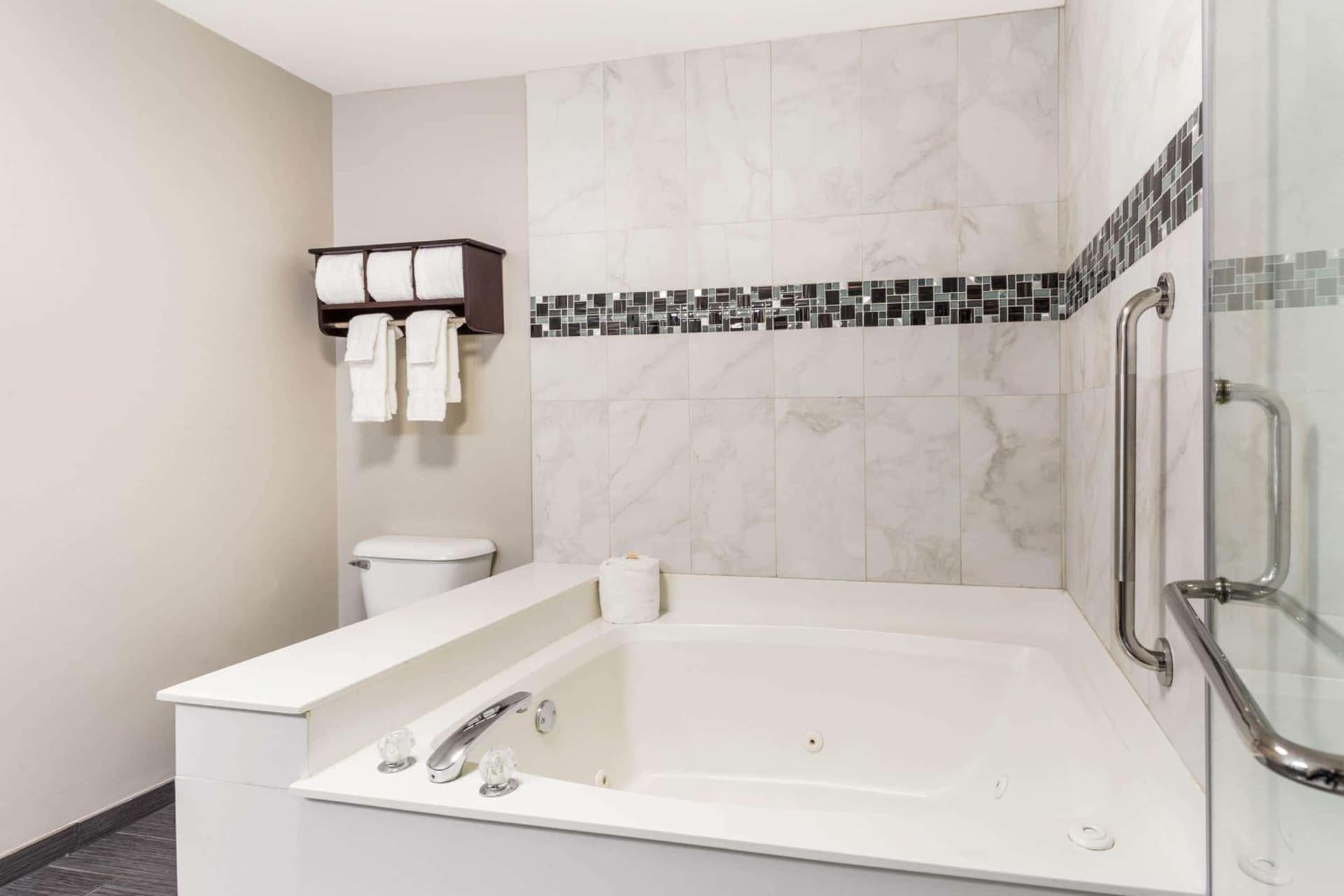 La Quinta by Wyndham Rockford gallery photo in Rockford, IL — image 11