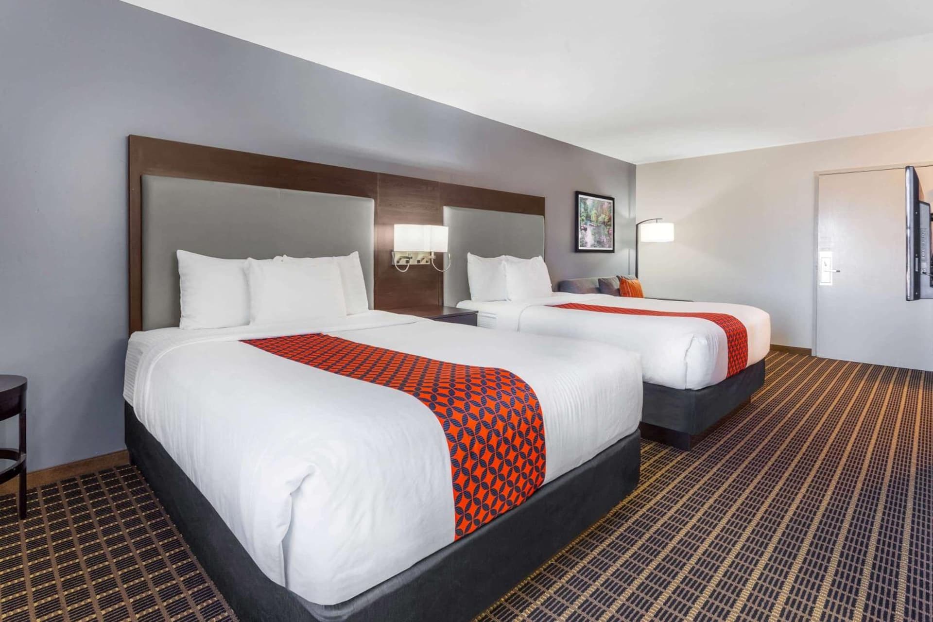 La Quinta by Wyndham Rockford interior in Rockford, IL — gallery photo 2