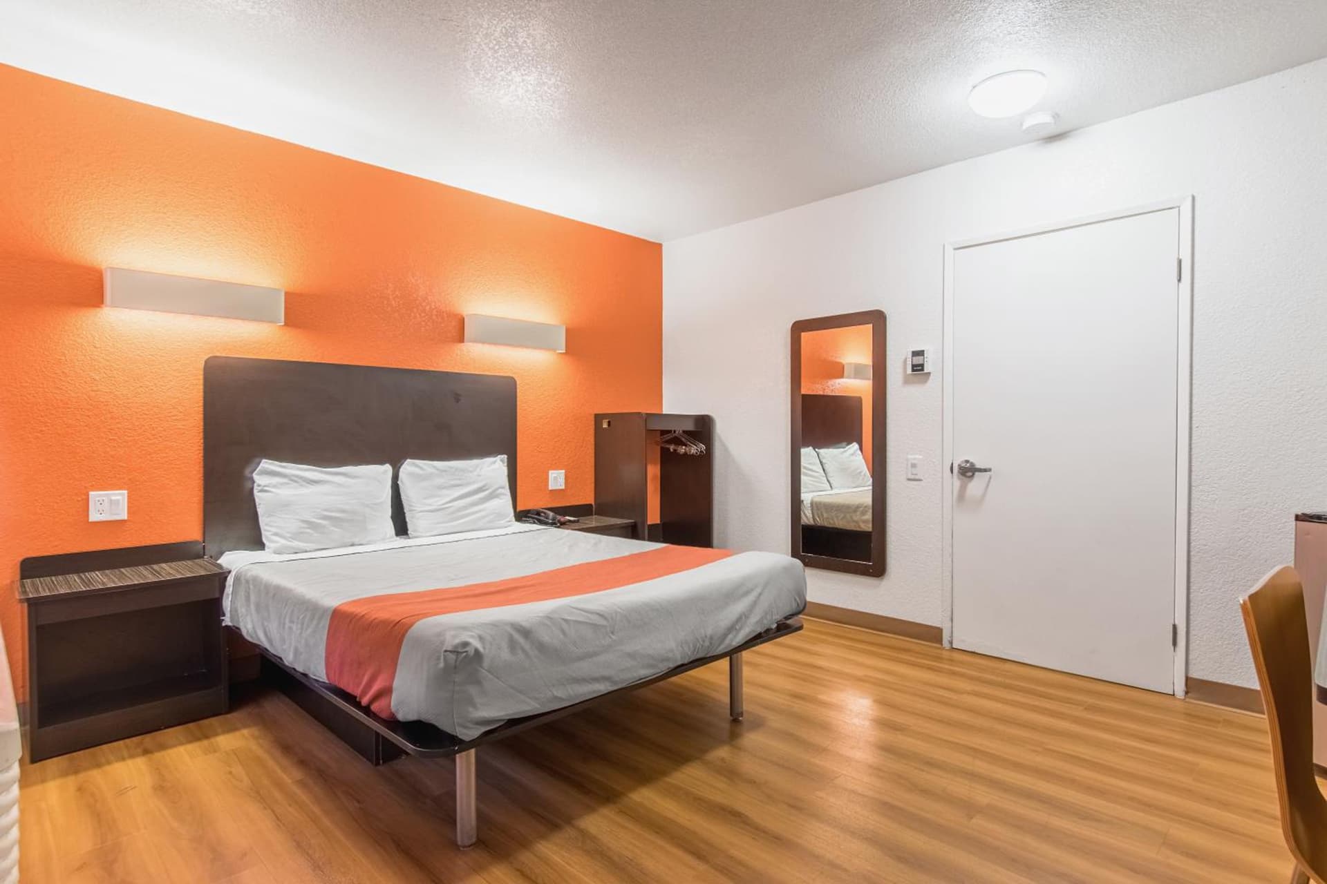 Motel 6 Bakersfield property views in Bakersfield, CA — gallery photo 3