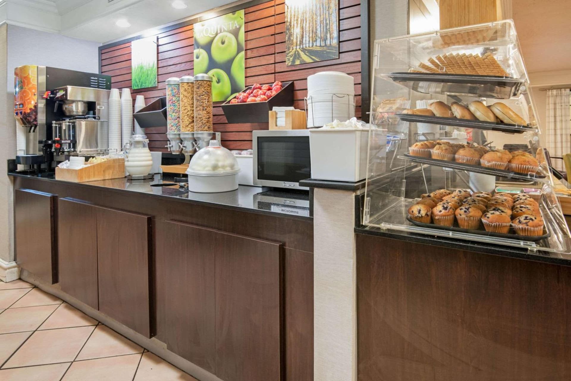 La Quinta Inn by Wyndham San Antonio I-35 N at Toepperwein property views in San Antonio, TX — gallery photo 3
