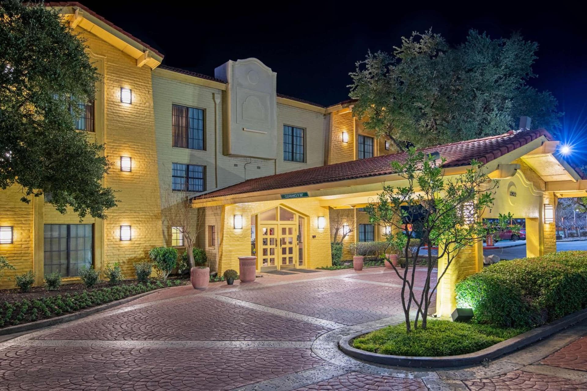 La Quinta Inn by Wyndham San Antonio I-35 N at Toepperwein exterior or lobby in San Antonio, TX — main listing photo