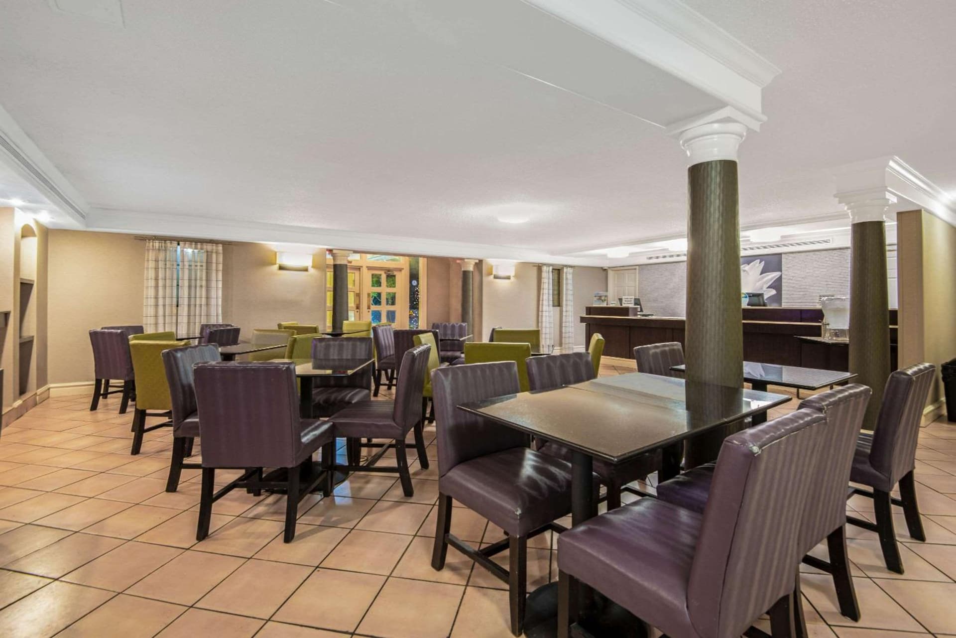 La Quinta Inn by Wyndham San Antonio I-35 N at Toepperwein interior in San Antonio, TX — gallery photo 2