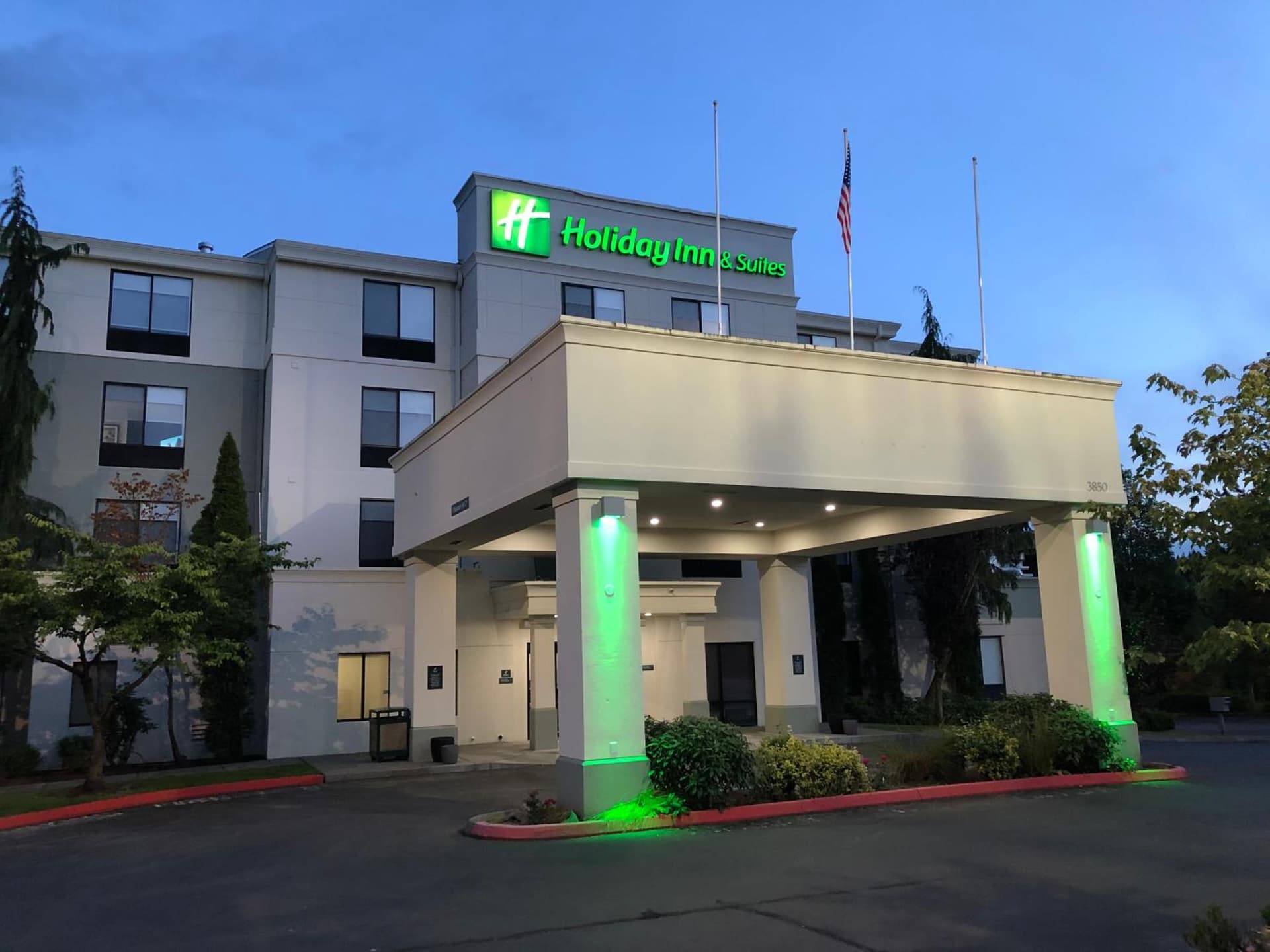 Holiday Inn & Suites Bothell an IHG Hotel property views in Bothell, WA — gallery photo 3