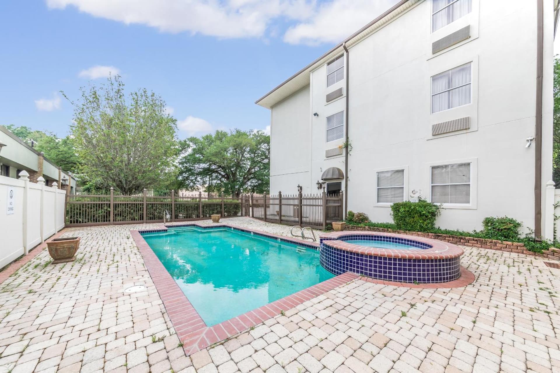 Spark By Hilton Lafayette South featured exterior or lobby in Lafayette, LA — similar hotel
