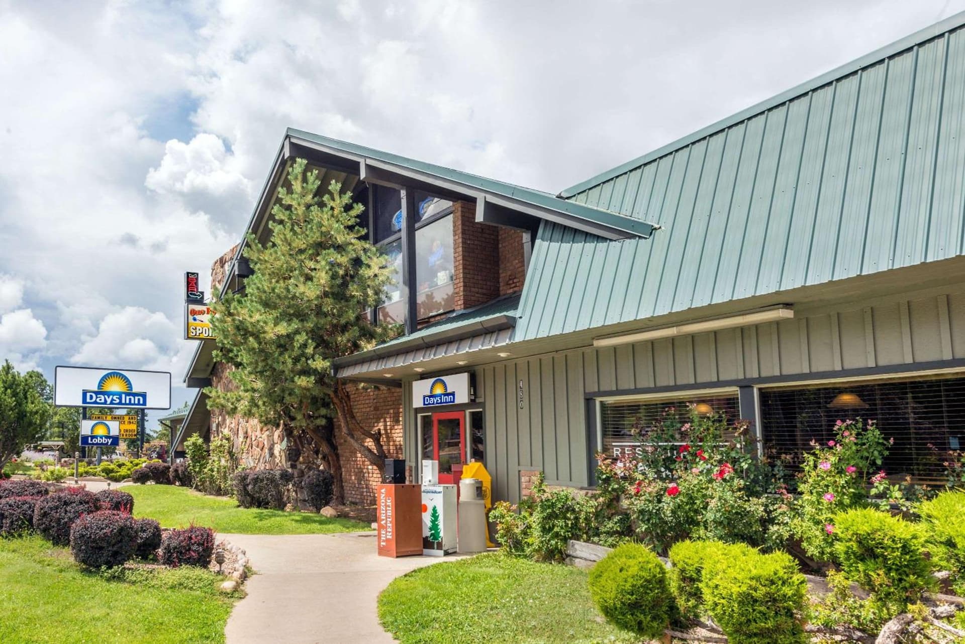 Days Inn by Wyndham Show Low featured exterior or lobby in Show Low, AZ — similar hotel