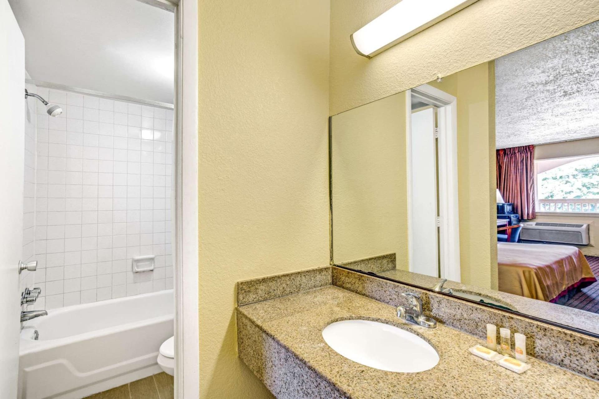 Days Inn by Wyndham Chesapeake gallery photo in Chesapeake, VA — image 17