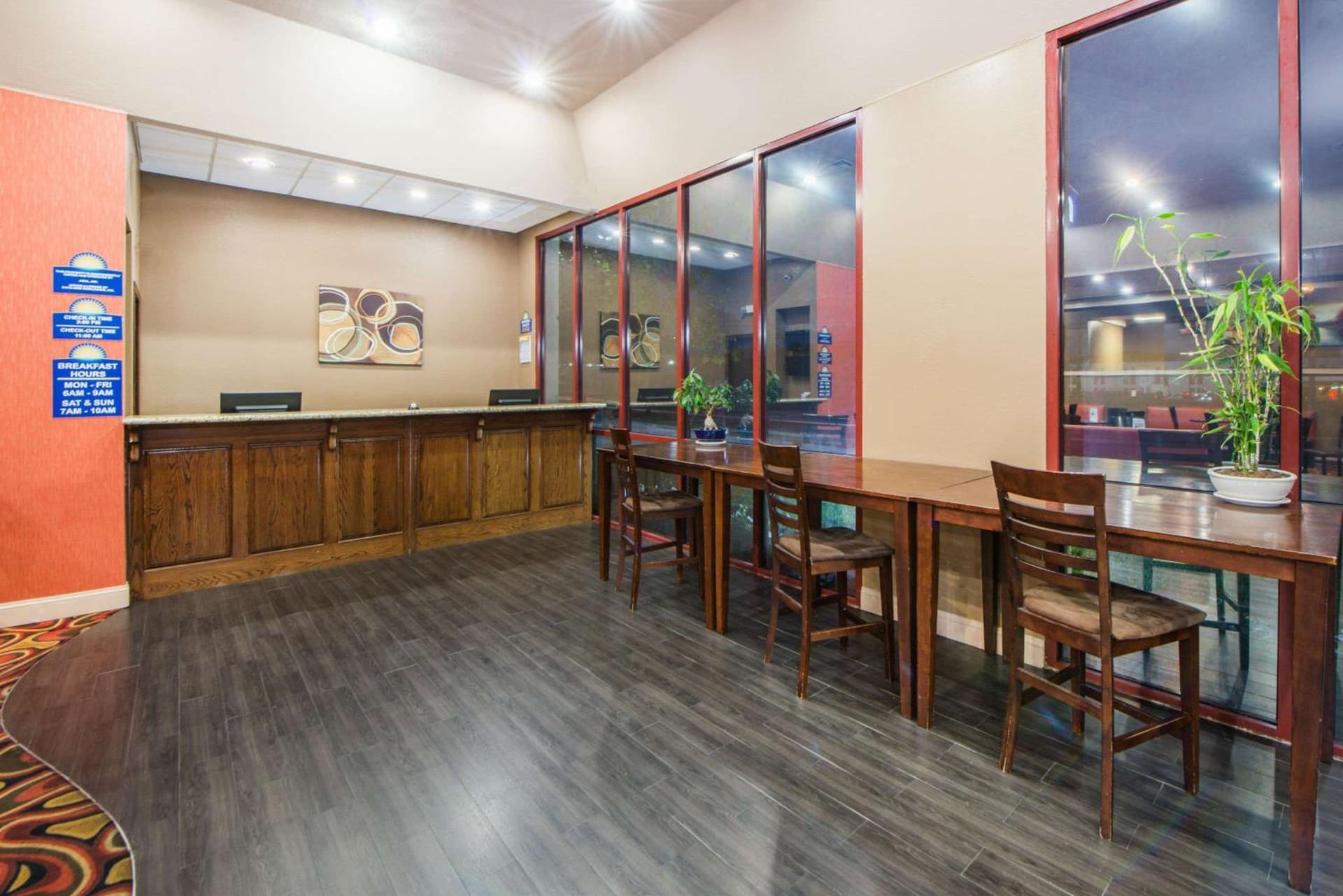 Days Inn by Wyndham Joplin interior in Joplin, MO — gallery photo 2