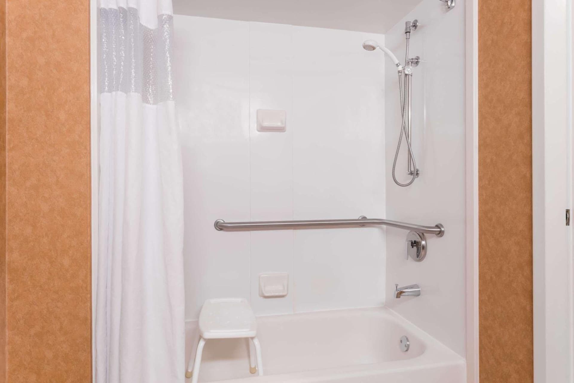 Wingate by Wyndham Greenville Airport gallery photo in Greenville, SC — image 34