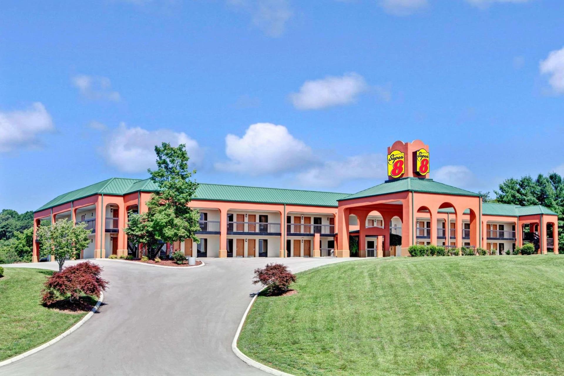 Super 8 by Wyndham Knoxville East gallery photo in Knoxville, TN — image 11