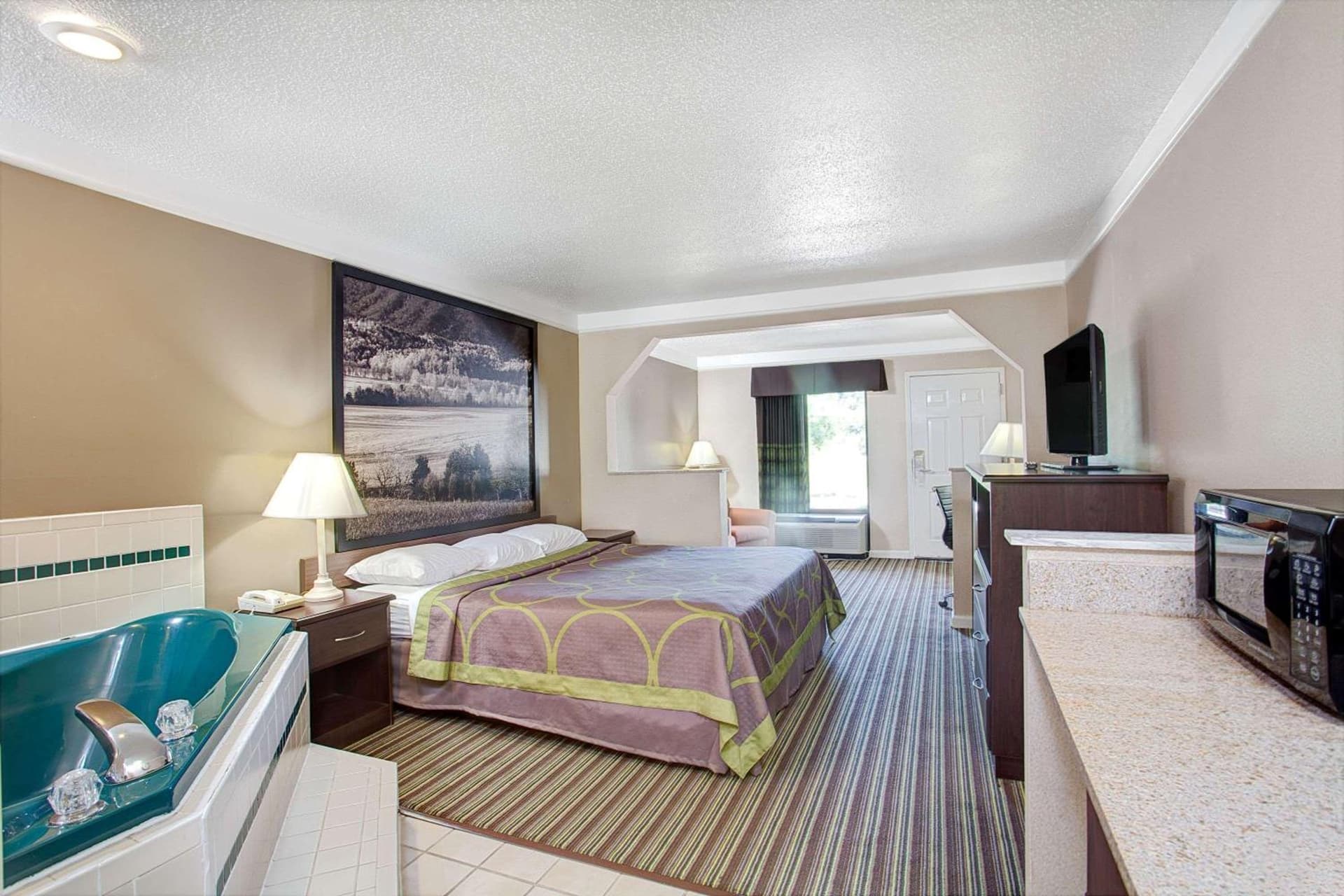 Super 8 by Wyndham Knoxville East gallery photo in Knoxville, TN — image 13
