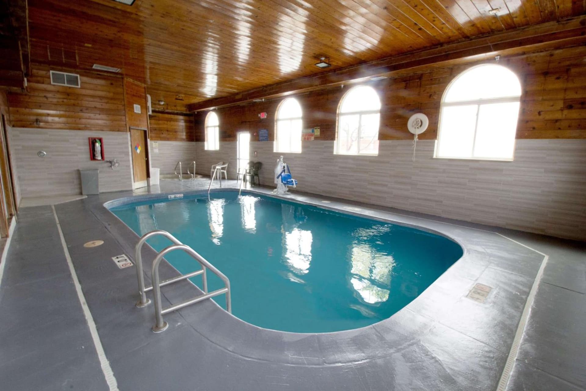 Super 8 by Wyndham Chicago O'Hare Airport interior in Elk Grove Village, IL — gallery photo 2