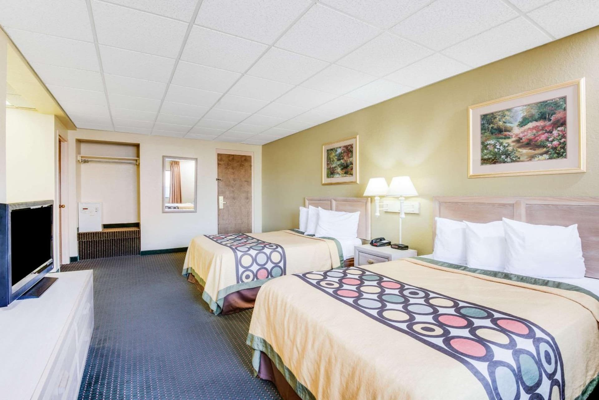 Super 8 by Wyndham Port Clinton gallery photo in Port Clinton, OH — image 9