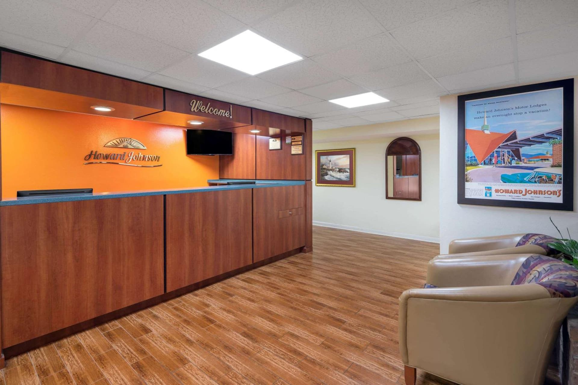 Howard Johnson by Wyndham Savannah GA interior in Savannah, GA — gallery photo 2