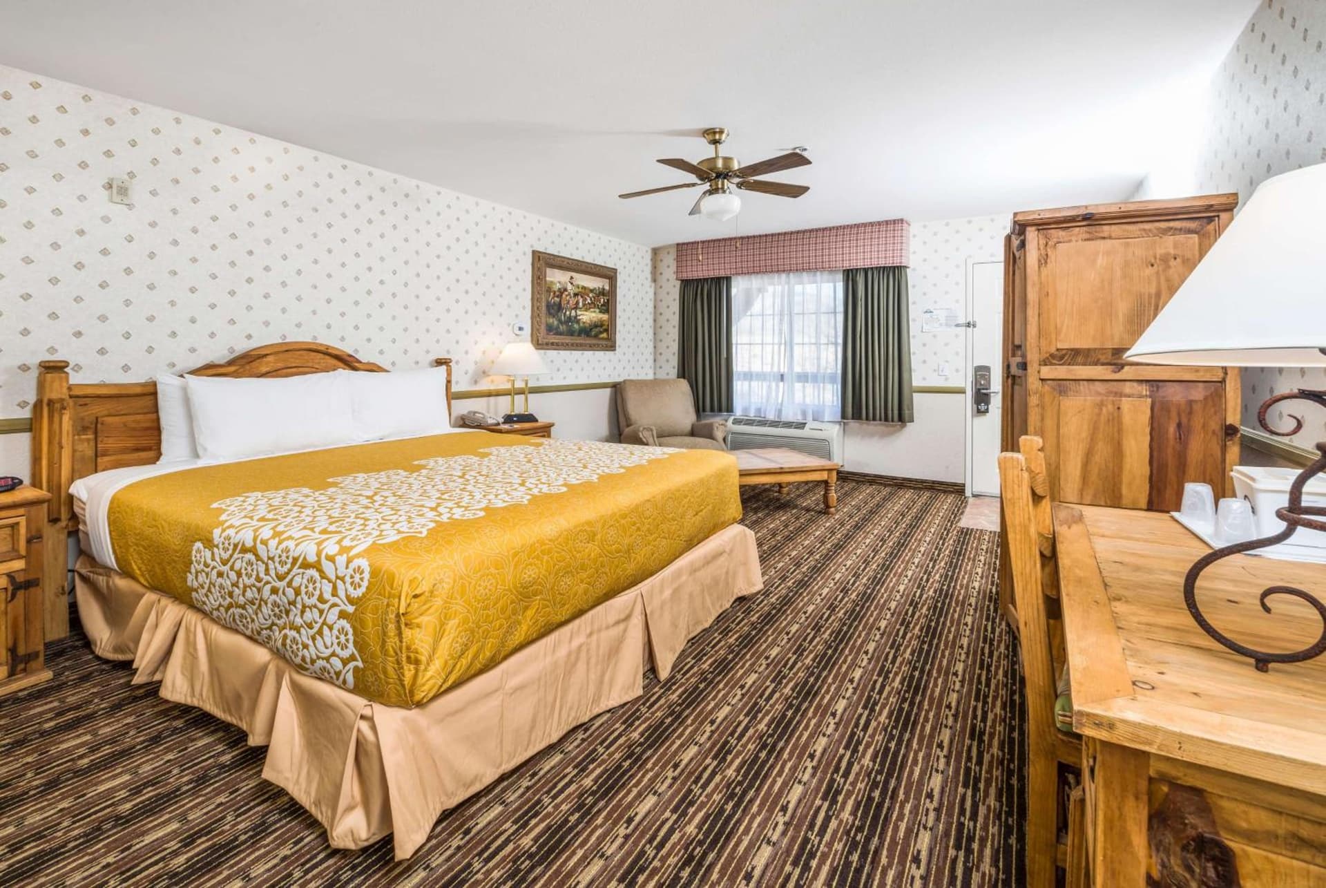 Days Inn by Wyndham Lebec property views in Grapevine, CA — gallery photo 3