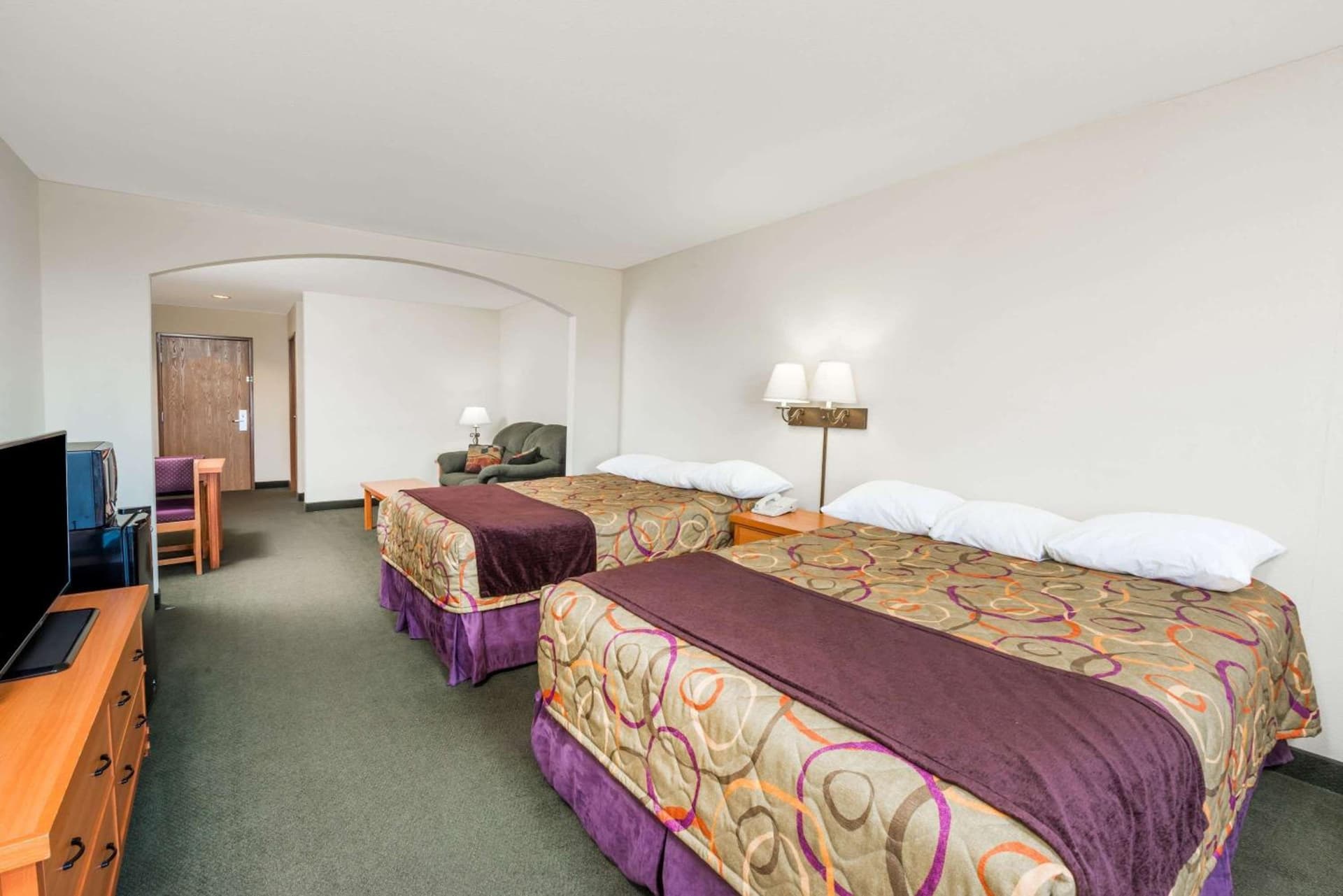 Super 8 by Wyndham Columbia East gallery photo in Columbia, MO — image 17