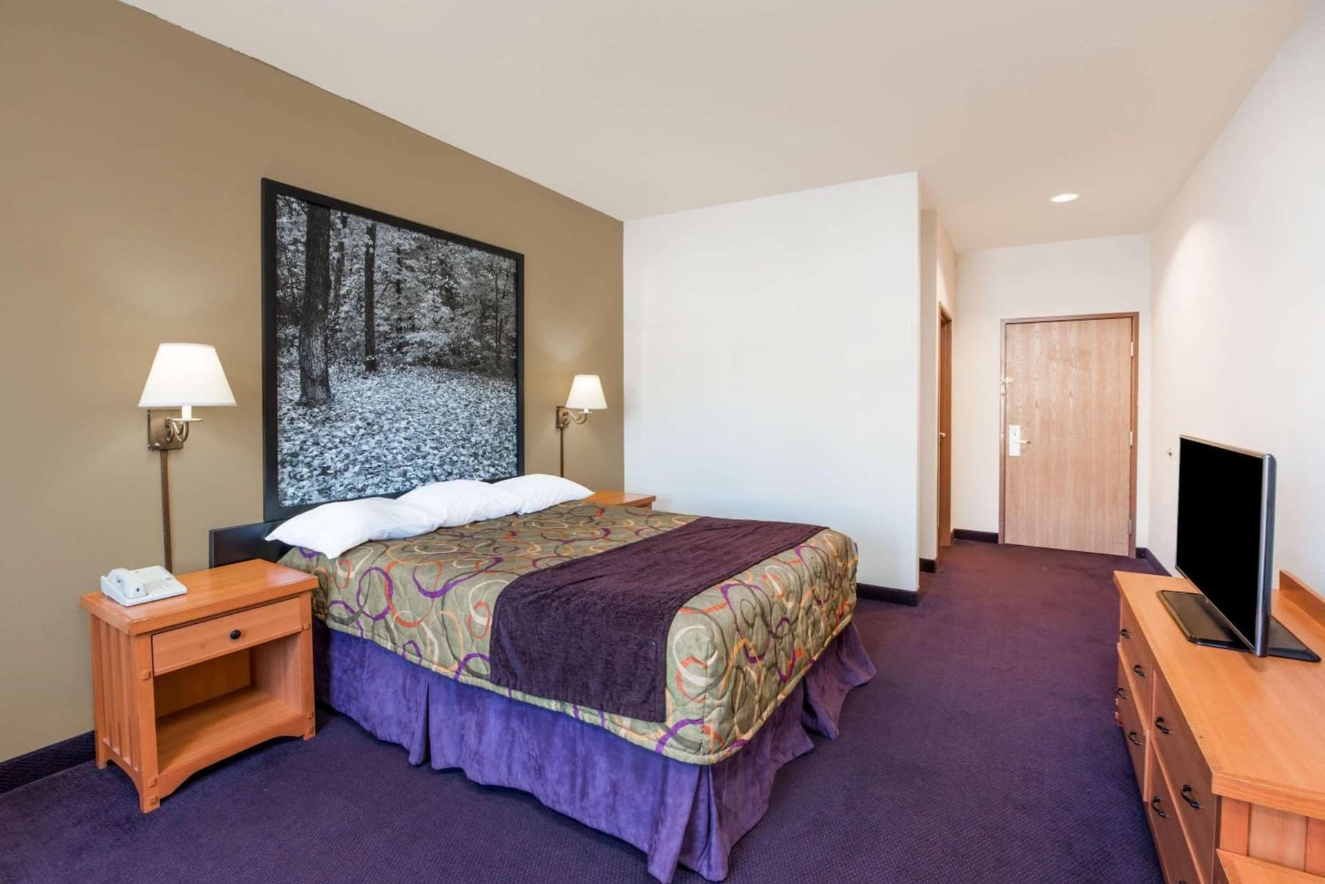 Super 8 by Wyndham Columbia East gallery photo in Columbia, MO — image 28