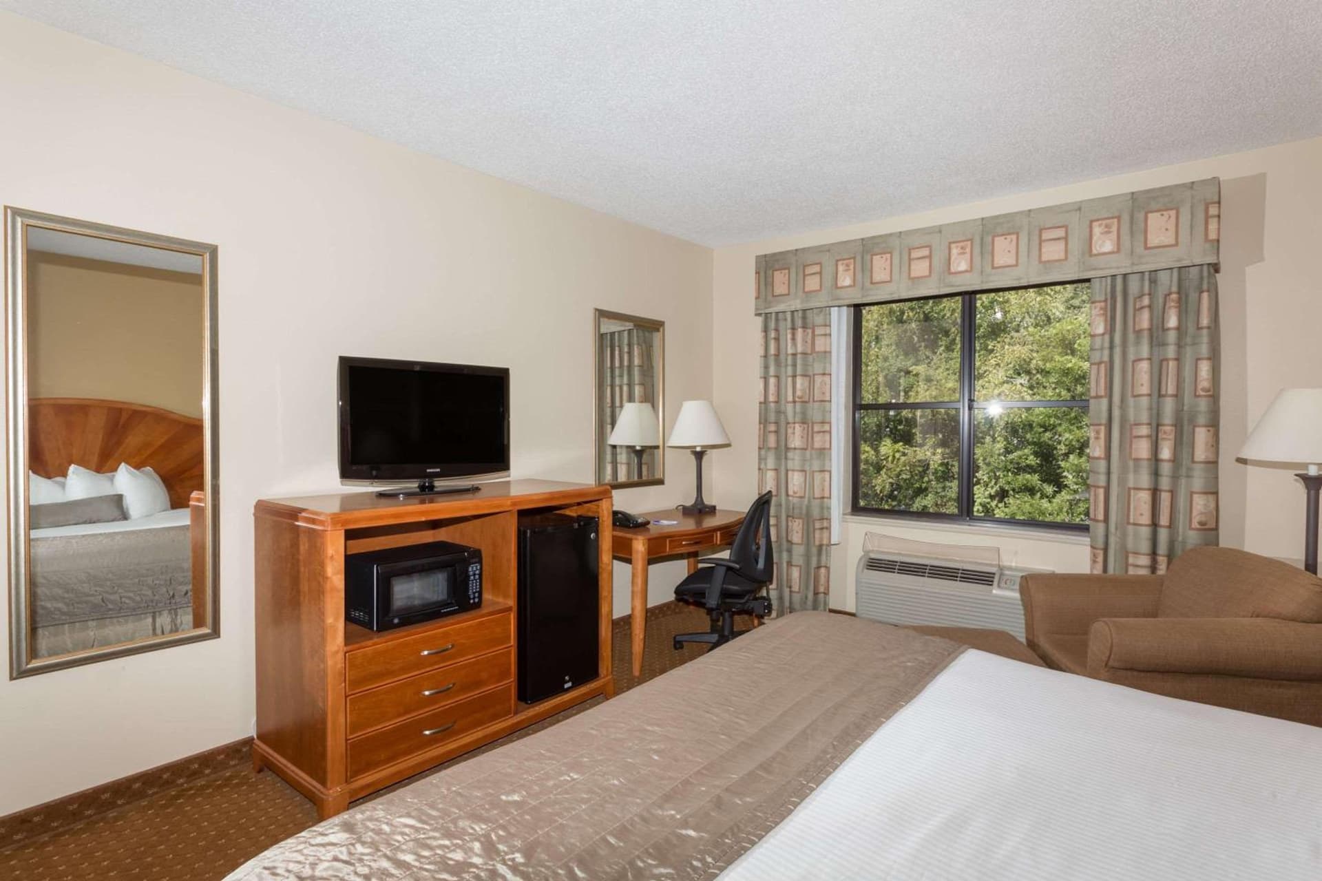 Baymont by Wyndham Asheville/Biltmore gallery photo in Asheville, NC — image 20