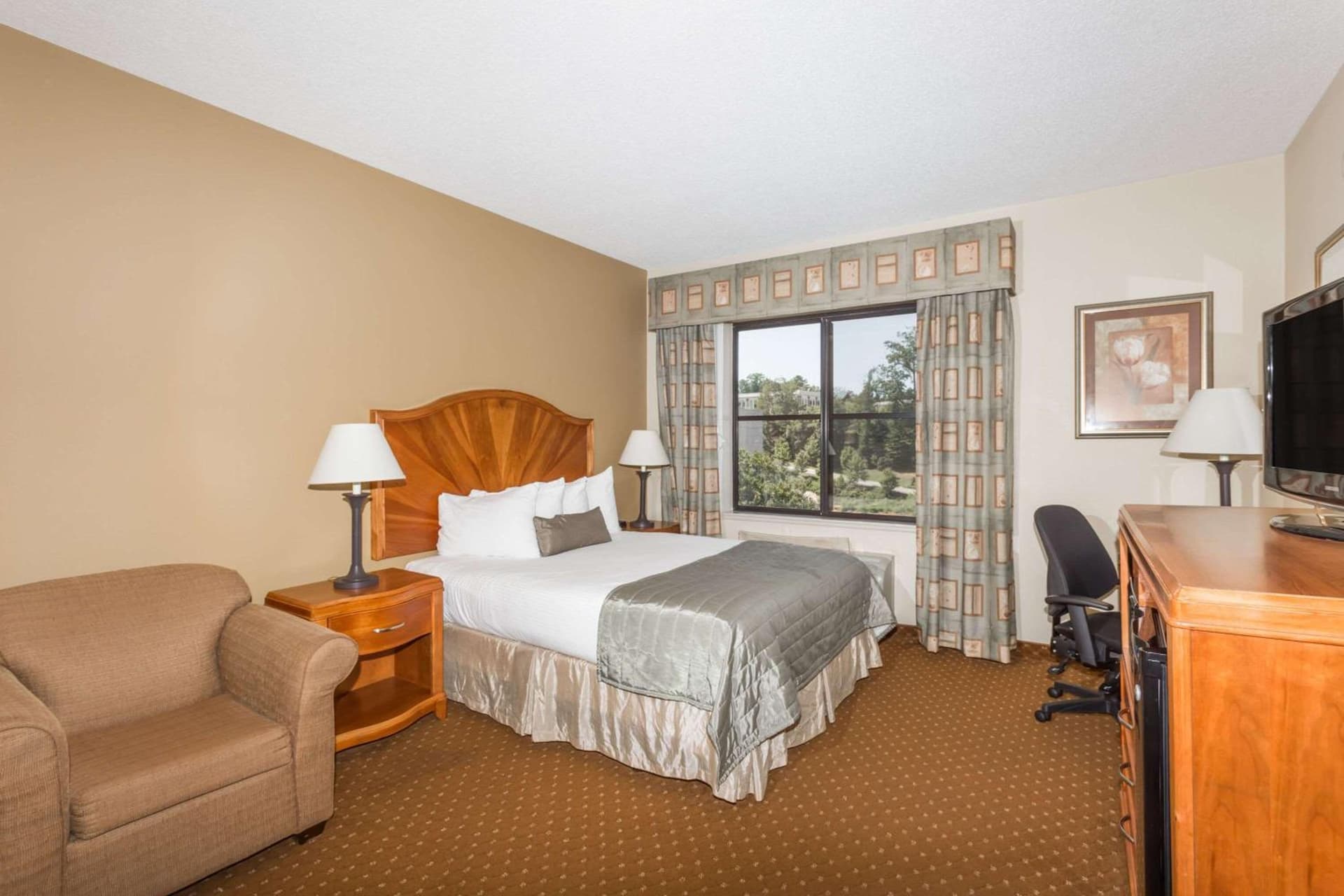 Baymont by Wyndham Asheville/Biltmore gallery photo in Asheville, NC — image 28