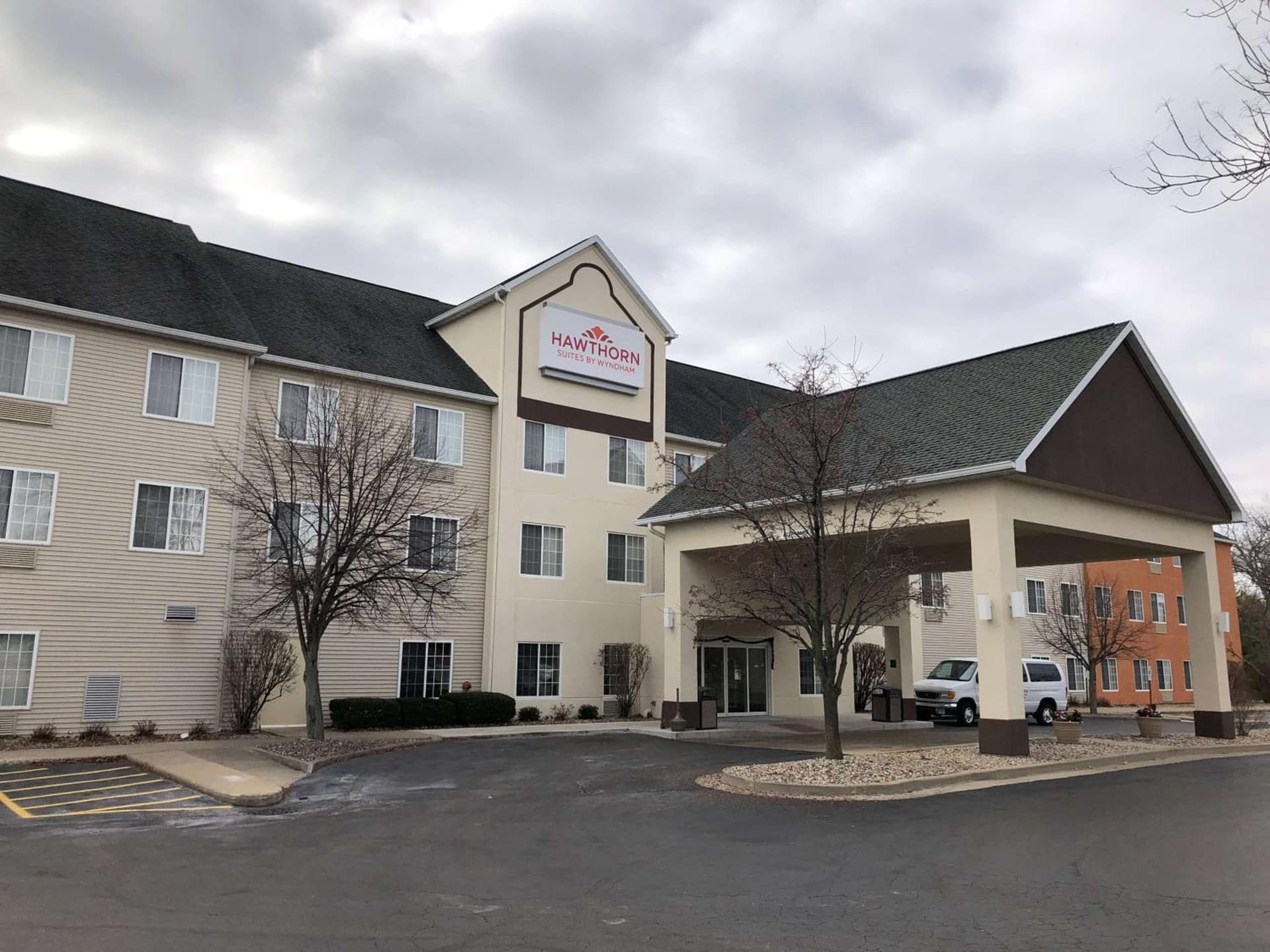 Hawthorn Extended Stay by Wyndham Decatur featured exterior or lobby in Decatur, IL — similar hotel