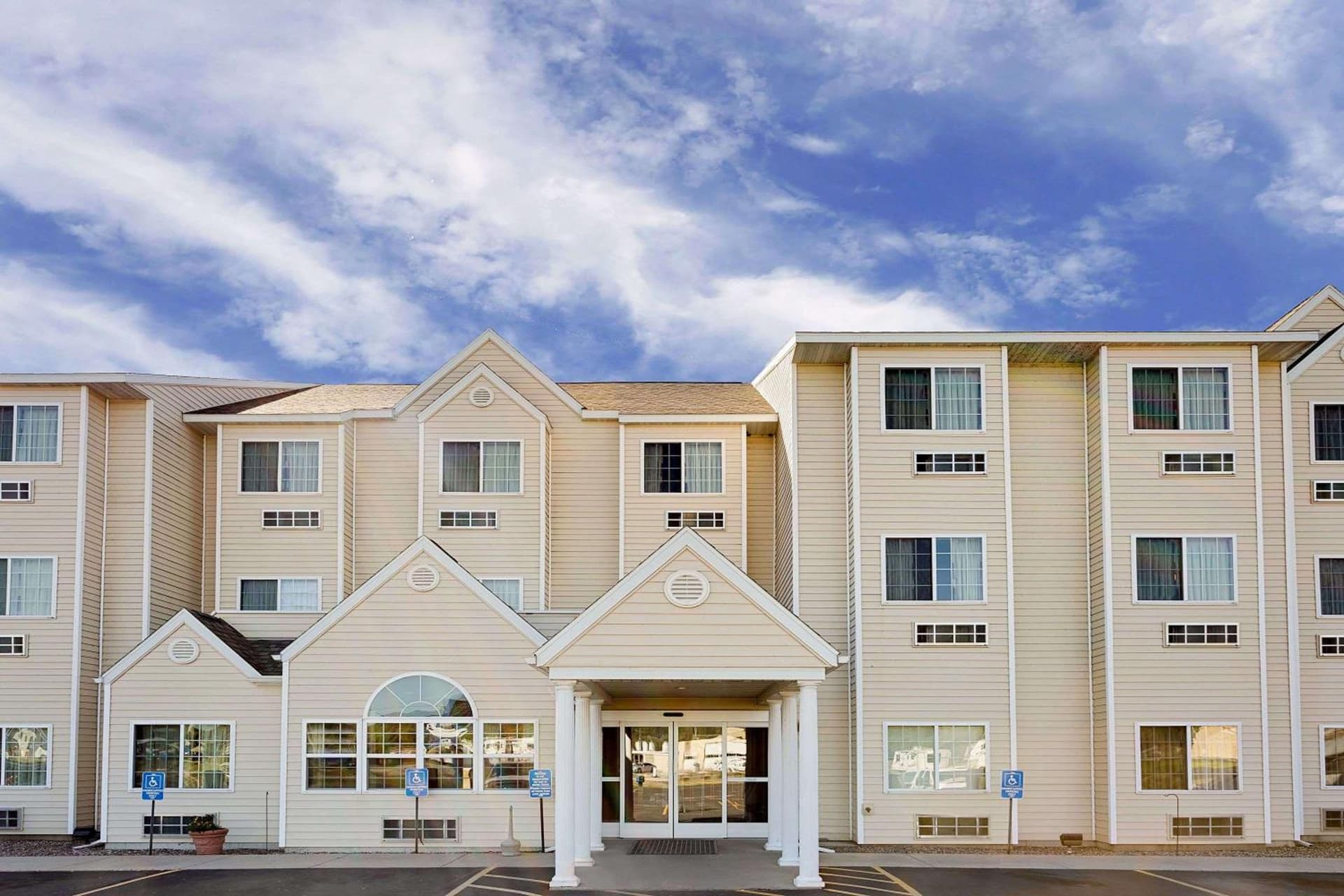 Microtel Inn & Suites by Wyndham Prairie du Chien featured exterior or lobby in Prairie du Chien, WI — similar hotel