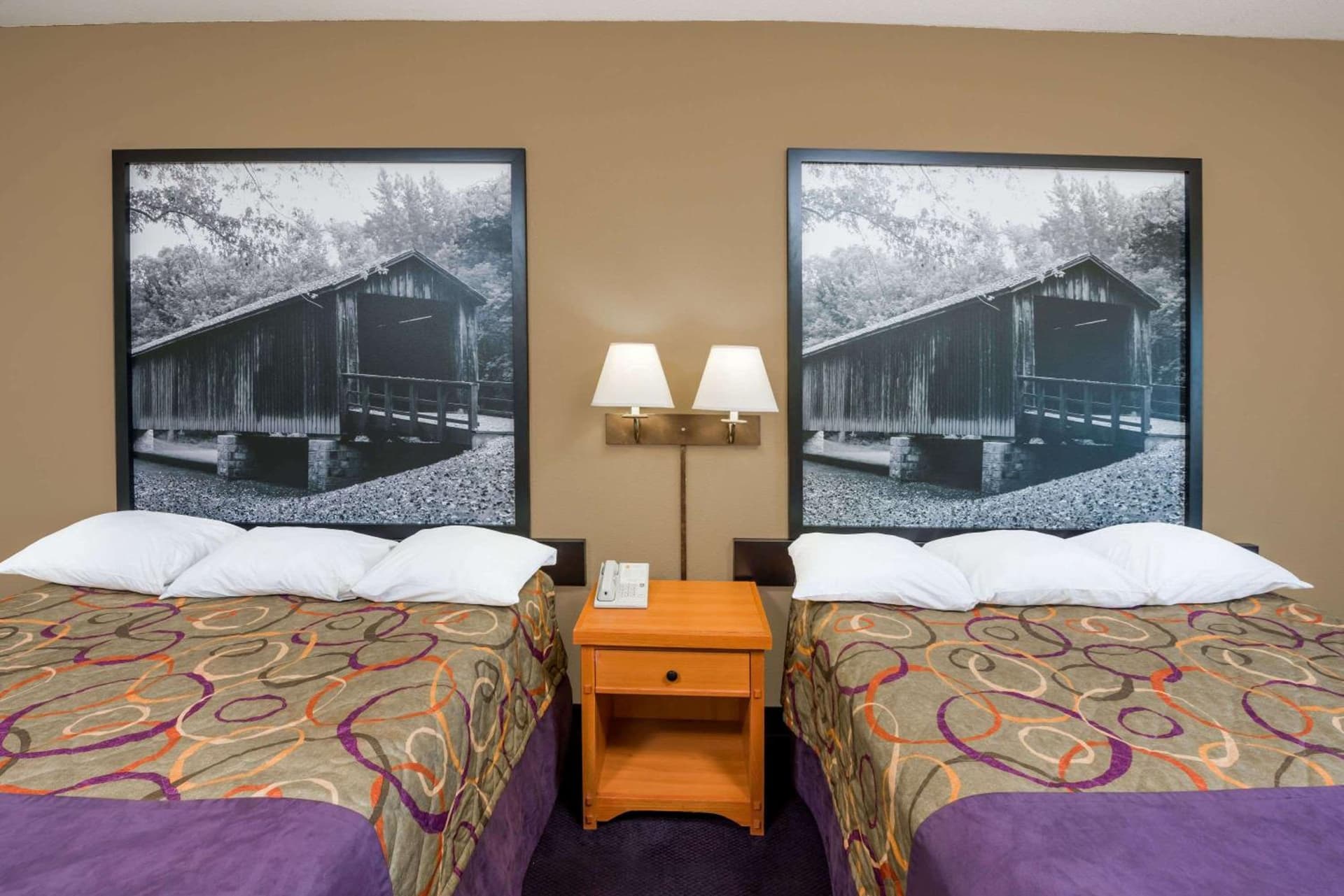 Super 8 by Wyndham Columbia East gallery photo in Columbia, MO — image 9