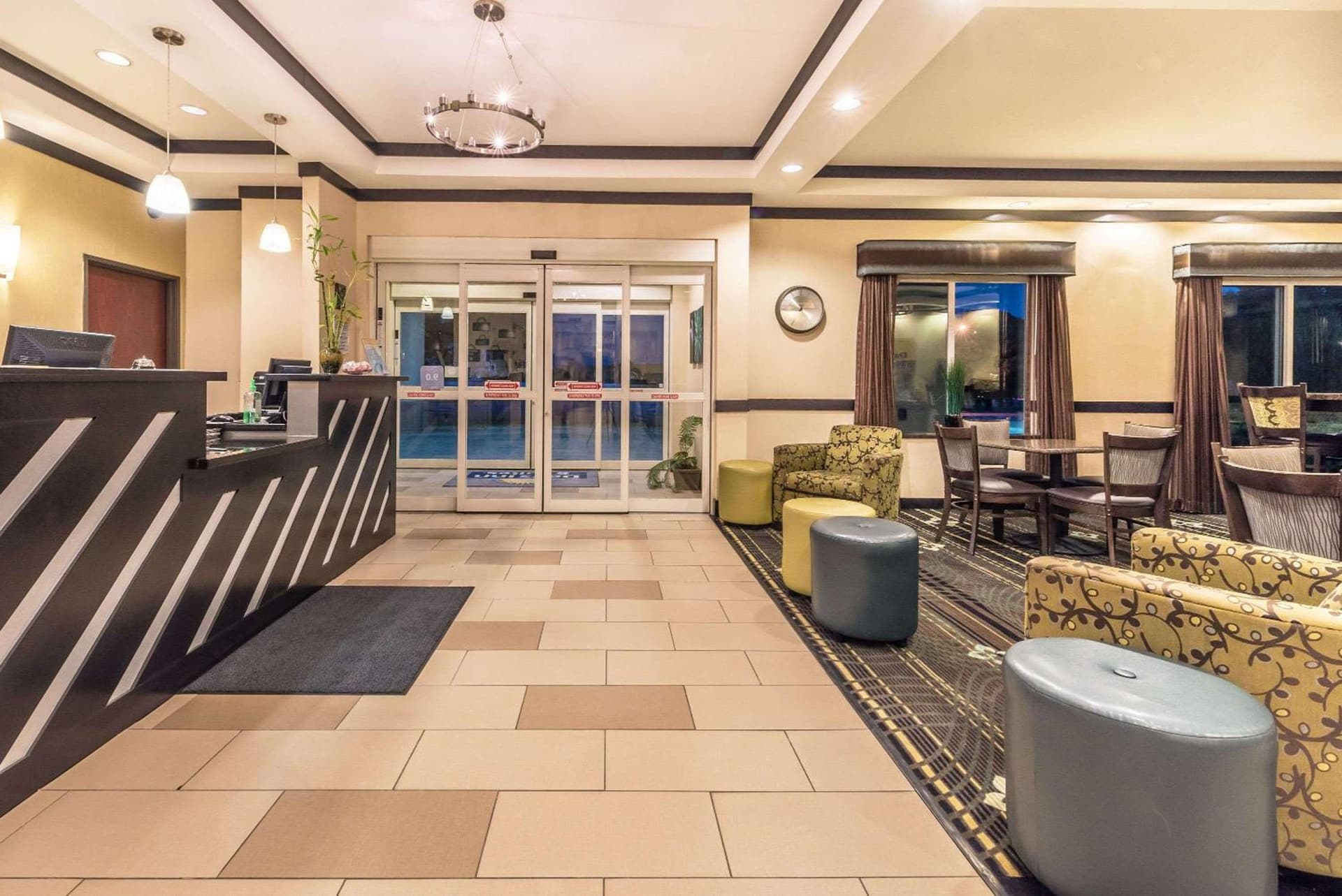 Days Inn & Suites by Wyndham Mineral Wells interior in Mineral Wells, TX — gallery photo 2