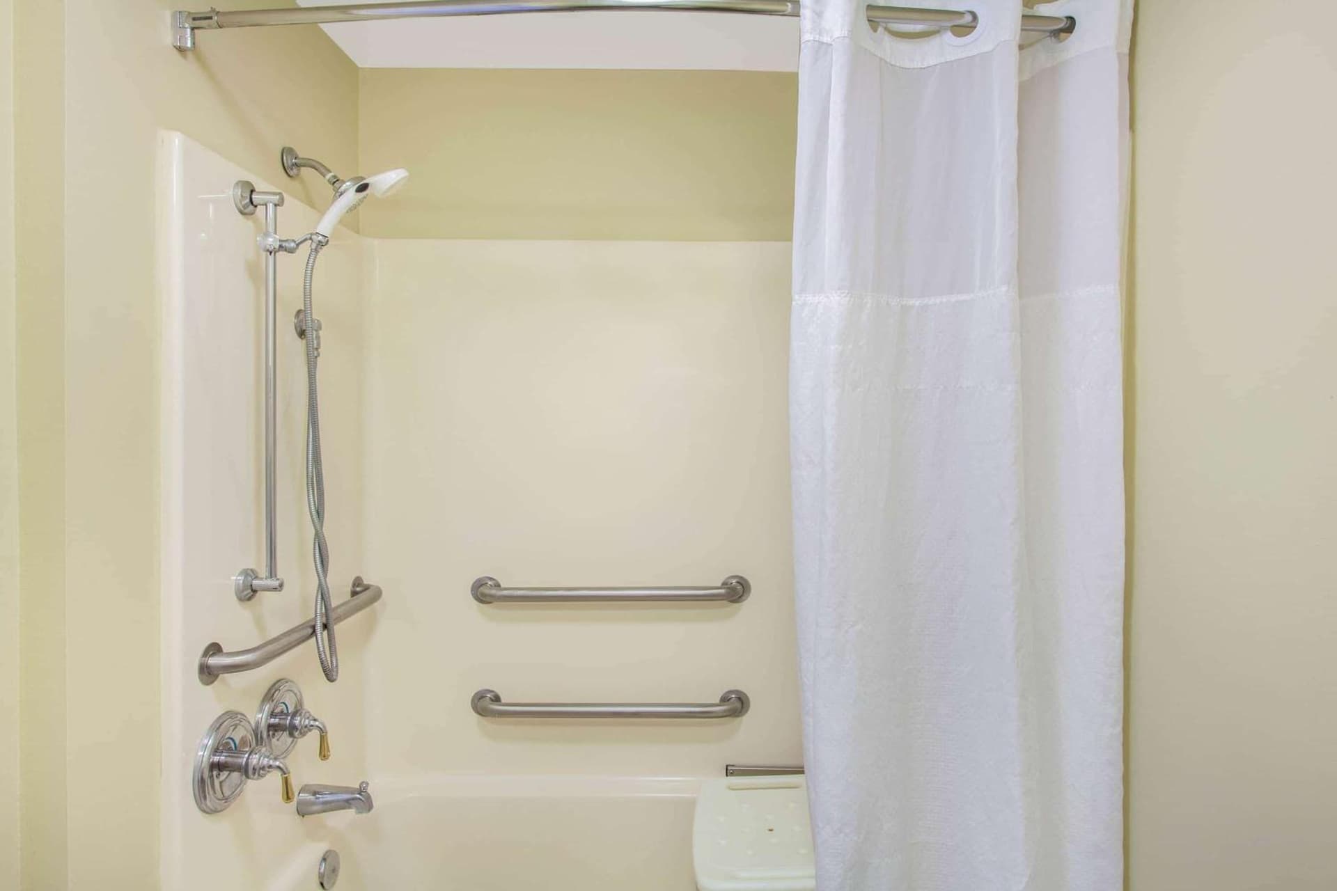 Baymont by Wyndham Jacksonville/Butler Blvd gallery photo in Jacksonville, FL — image 4