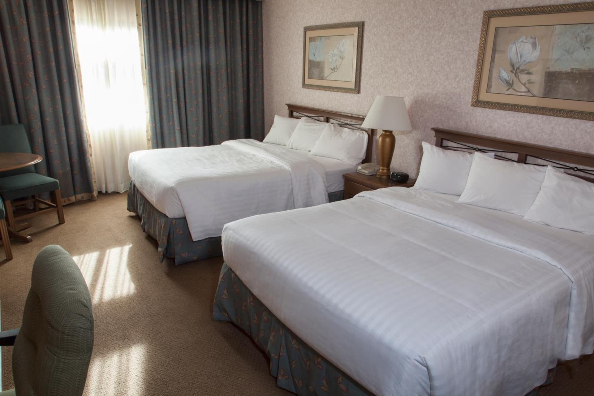 Piccadilly Inn Airport property views in Fresno, CA — gallery photo 3