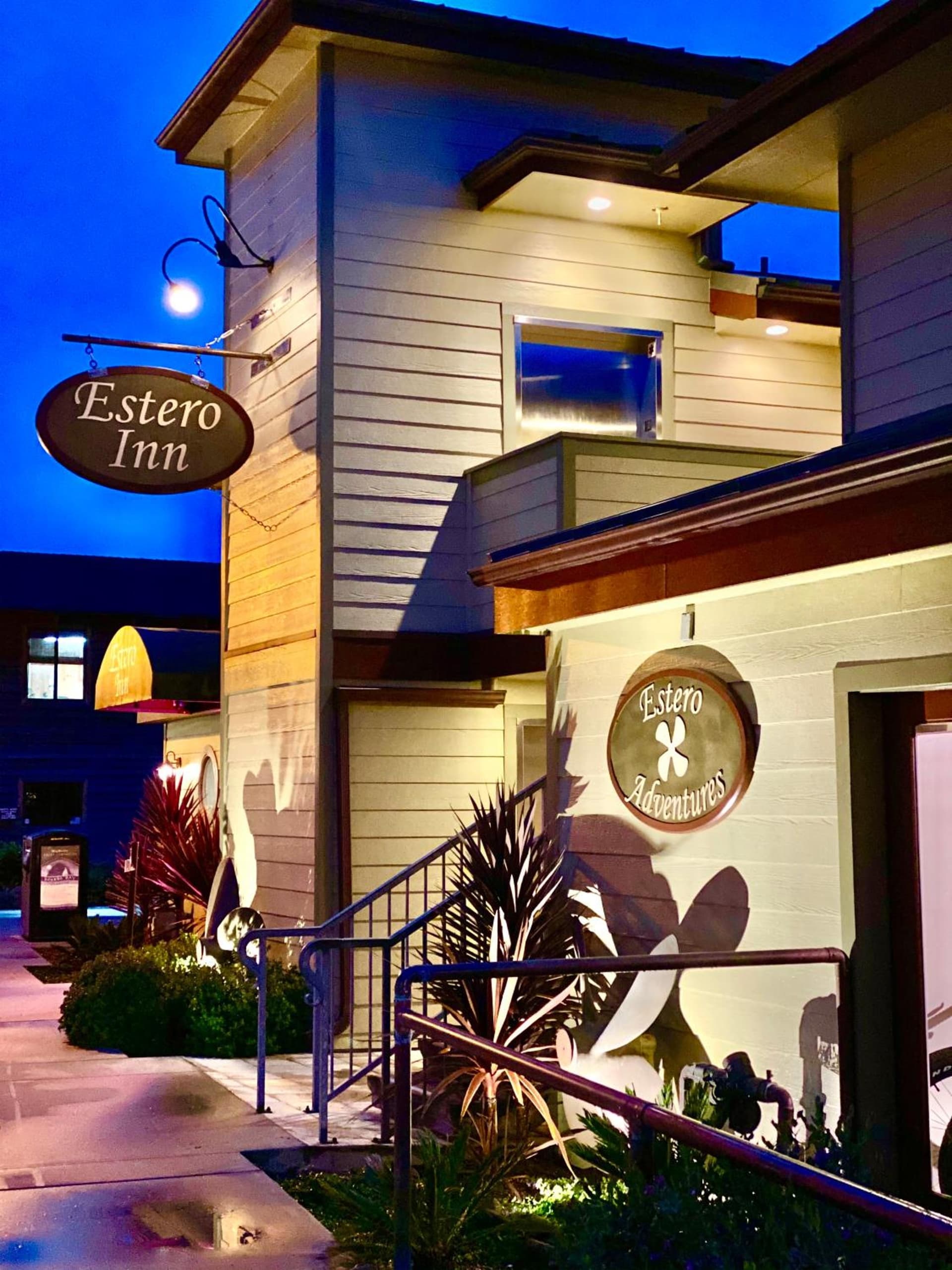 The Estero Inn interior in Morro Bay, CA — gallery photo 2