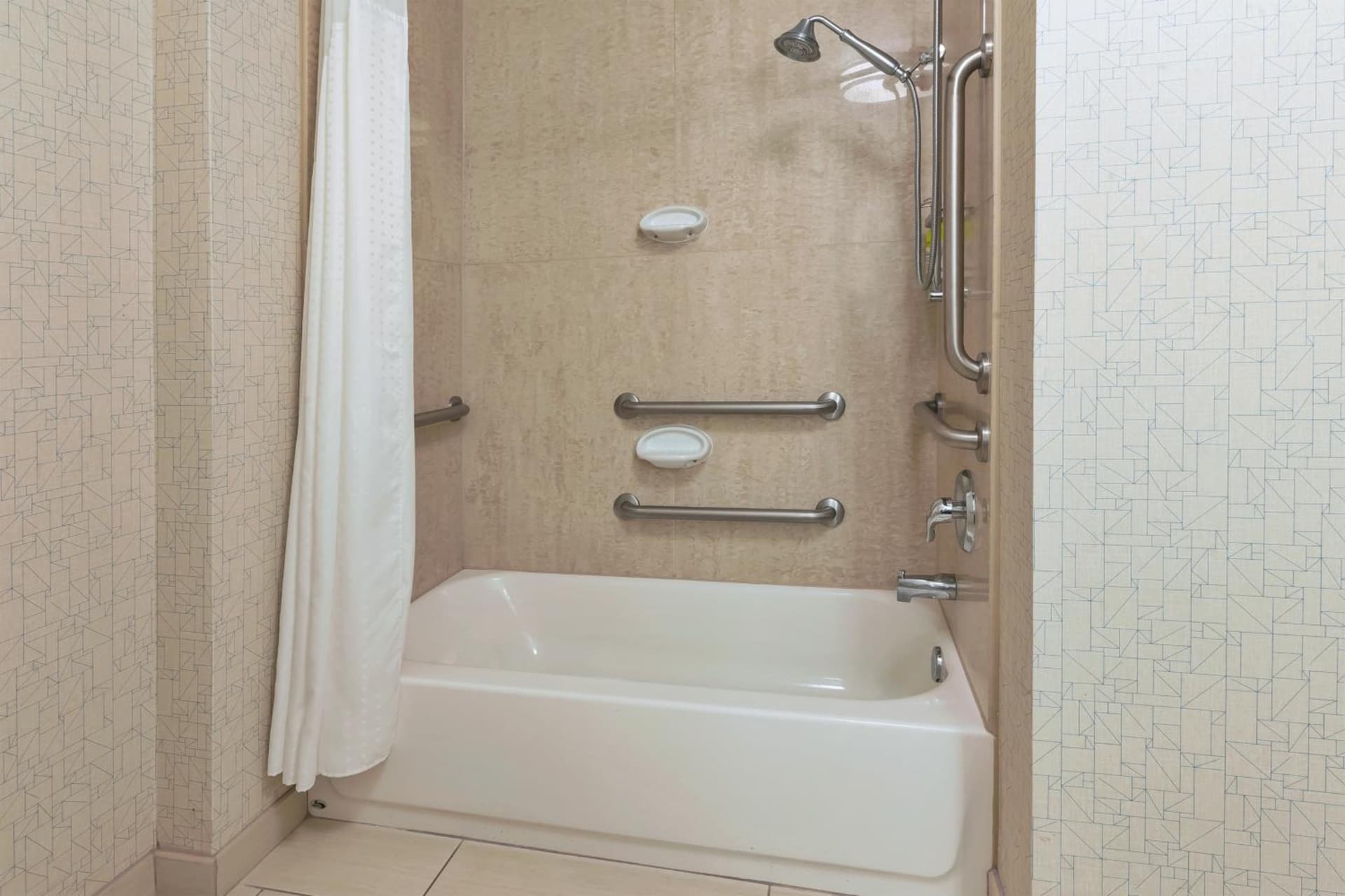 Holiday Inn Express Hotel & Suites Warminster-Horsham by IHG interior in Warminster, PA — gallery photo 2