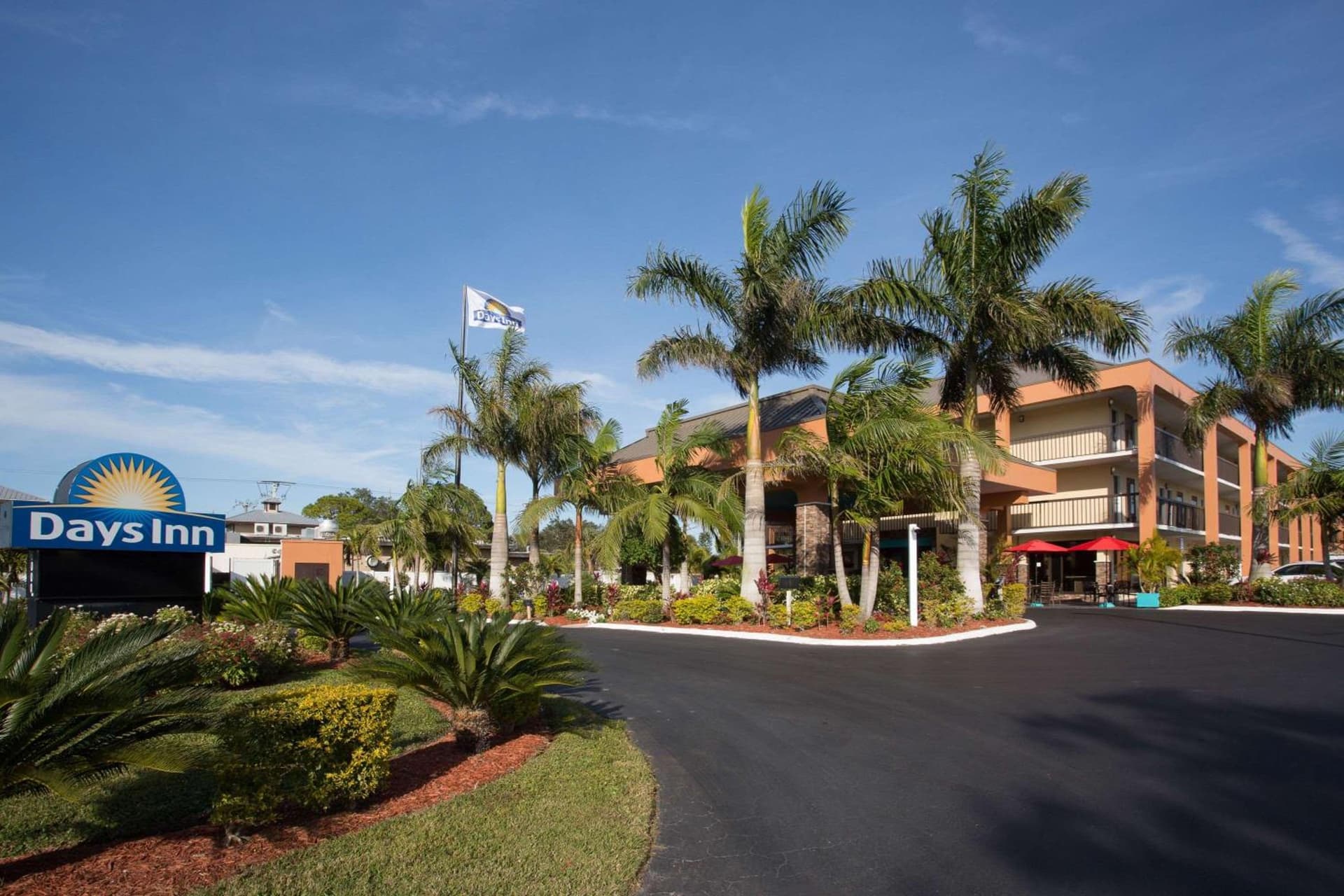 Days Inn by Wyndham Sarasota Bay interior in Sarasota, FL — gallery photo 2