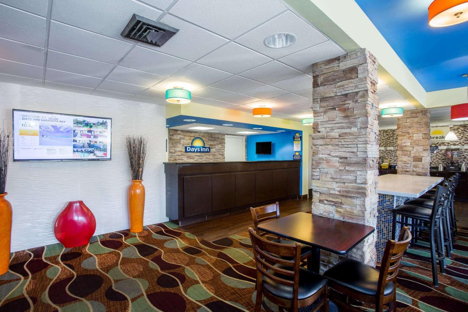 Days Inn by Wyndham Sarasota Bay property views in Sarasota, FL — gallery photo 3