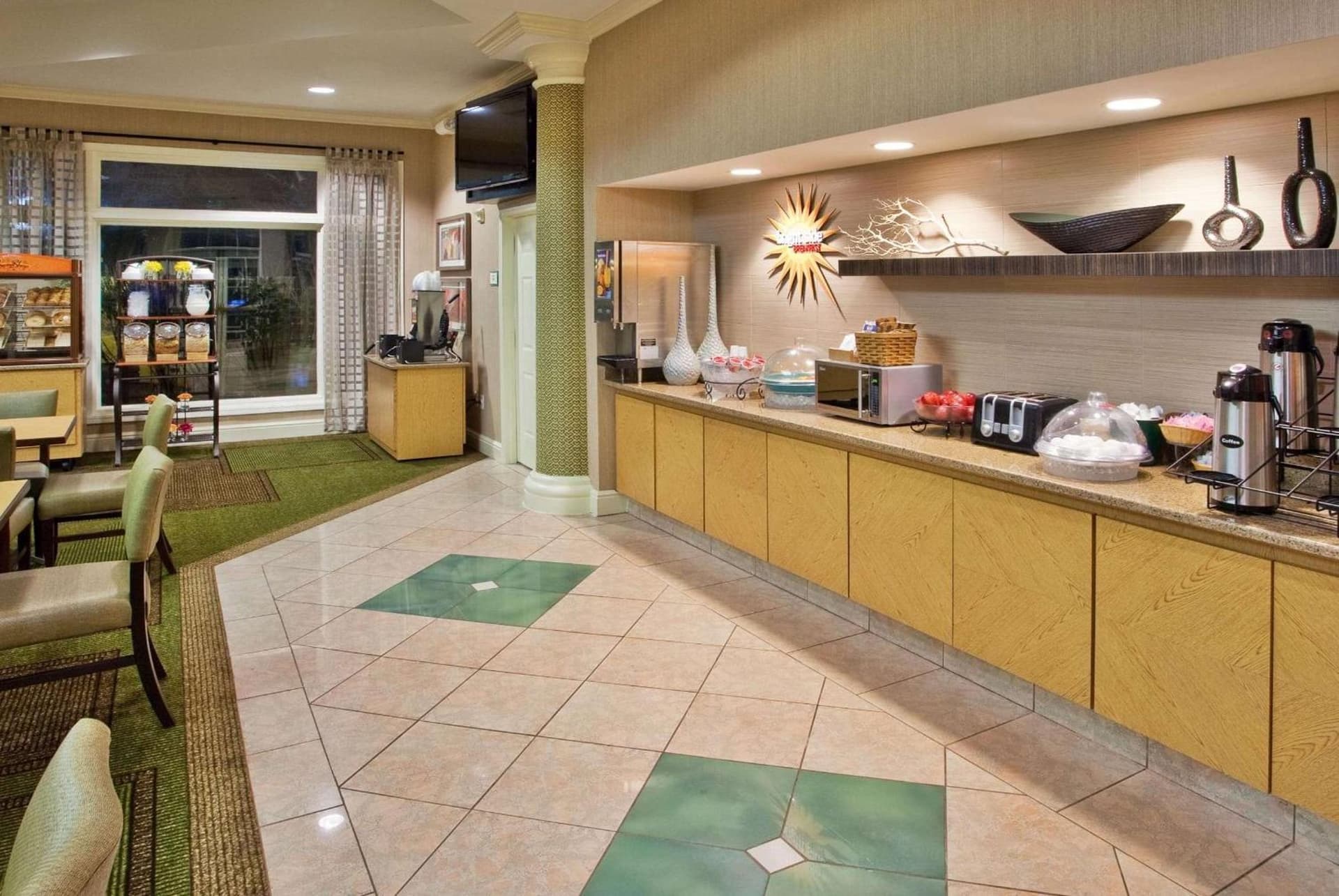 La Quinta by Wyndham Haywood Mall-Near Greenville Downtown gallery photo in Greenville, SC — image 4
